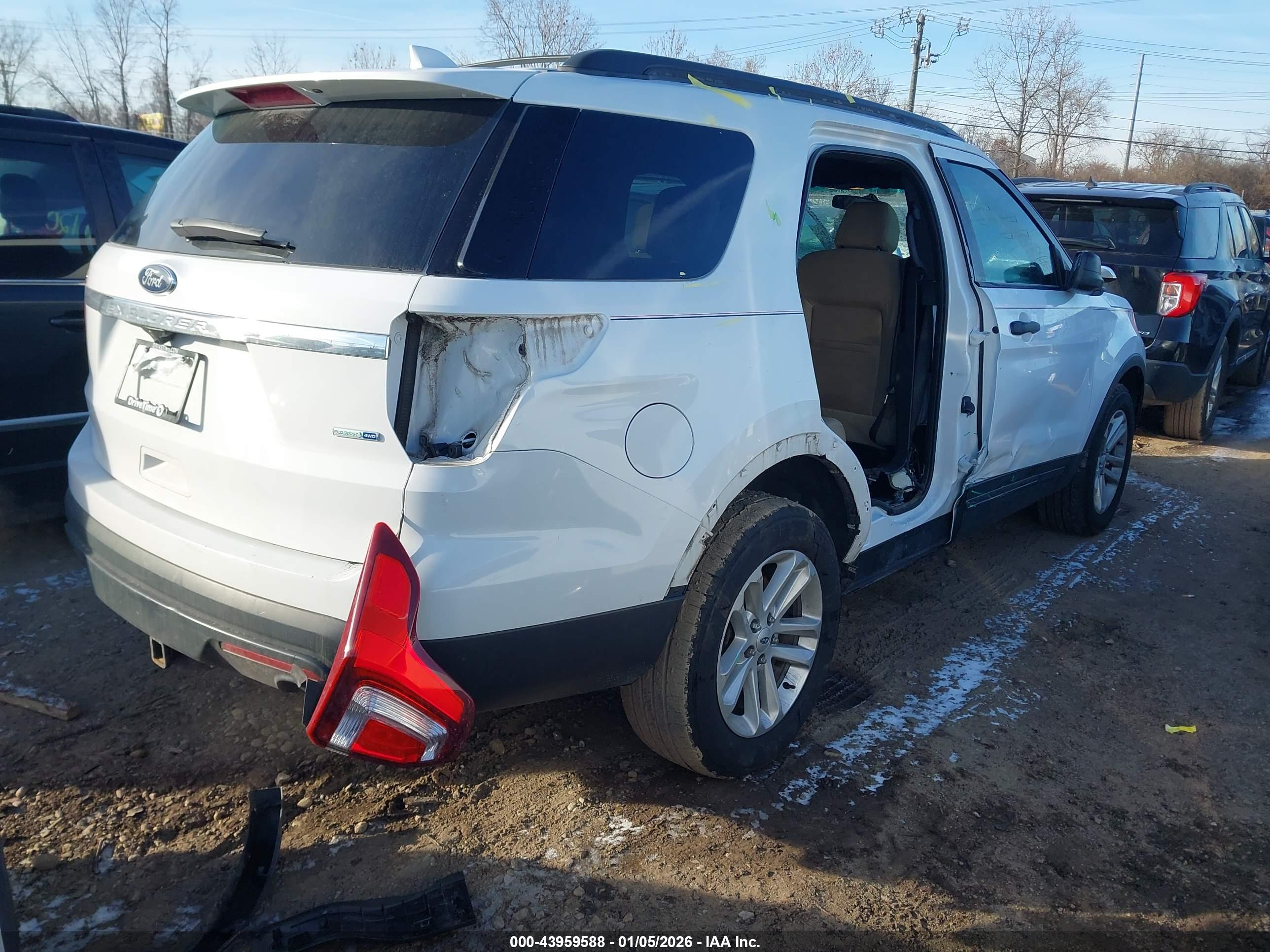 FORD EXPLORER image 4