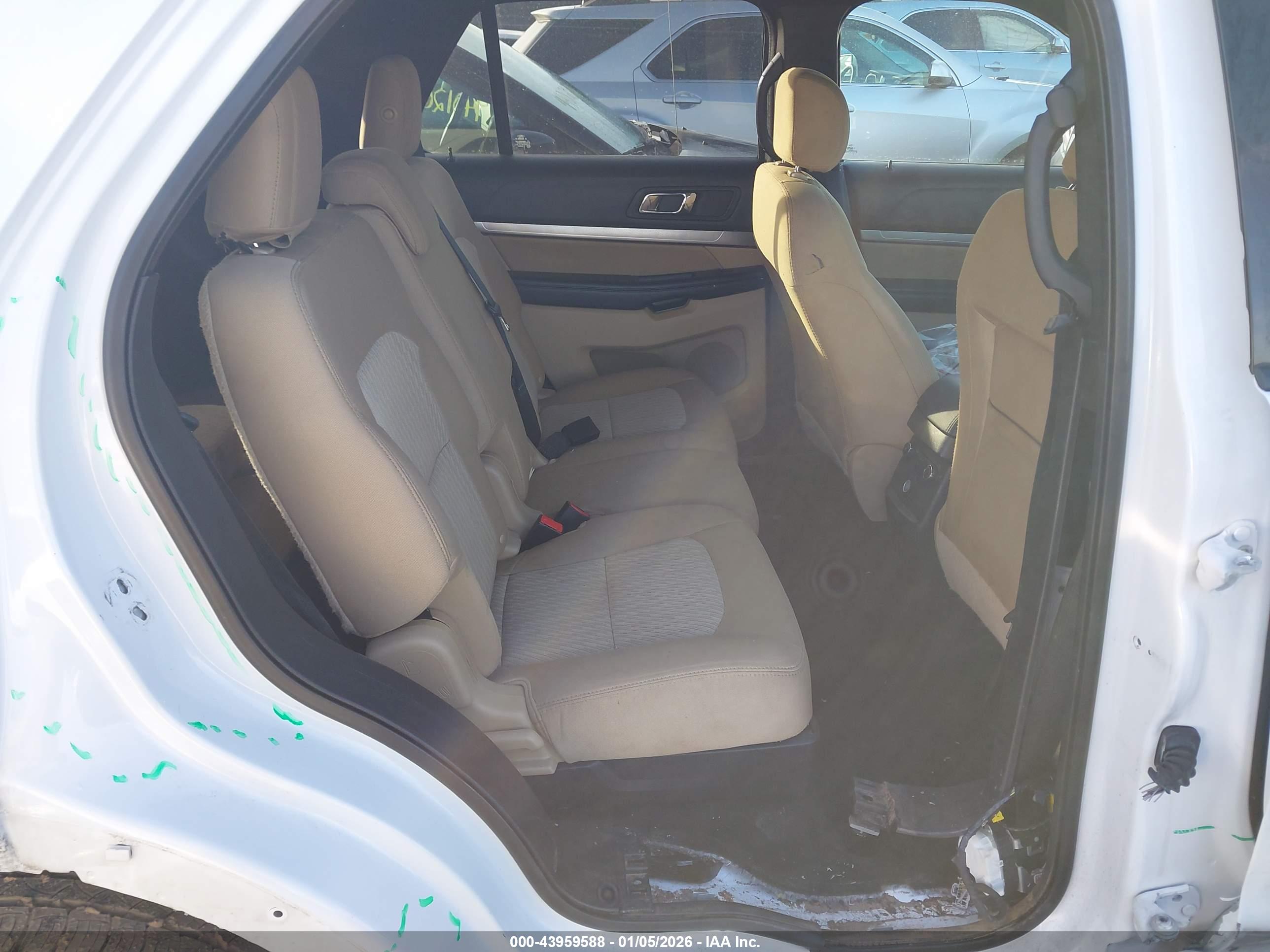 FORD EXPLORER image 8