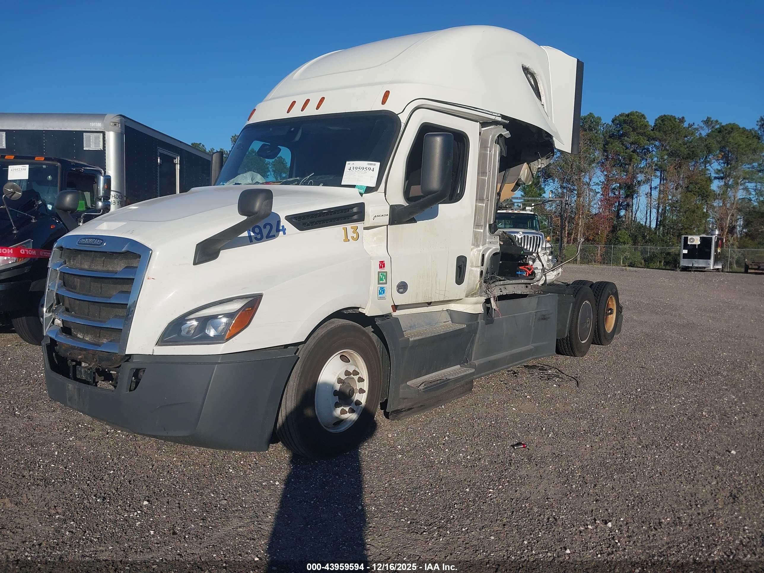 FREIGHTLINER NEW image 2