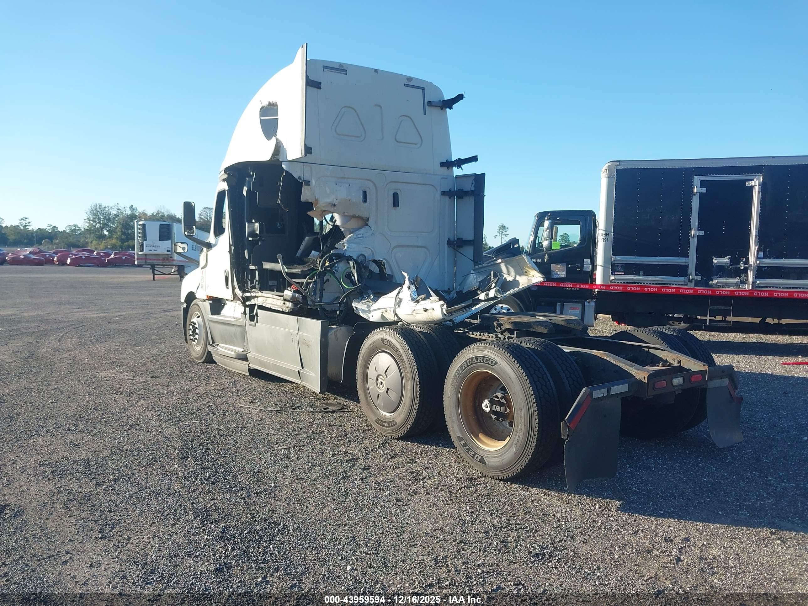 FREIGHTLINER NEW image 3