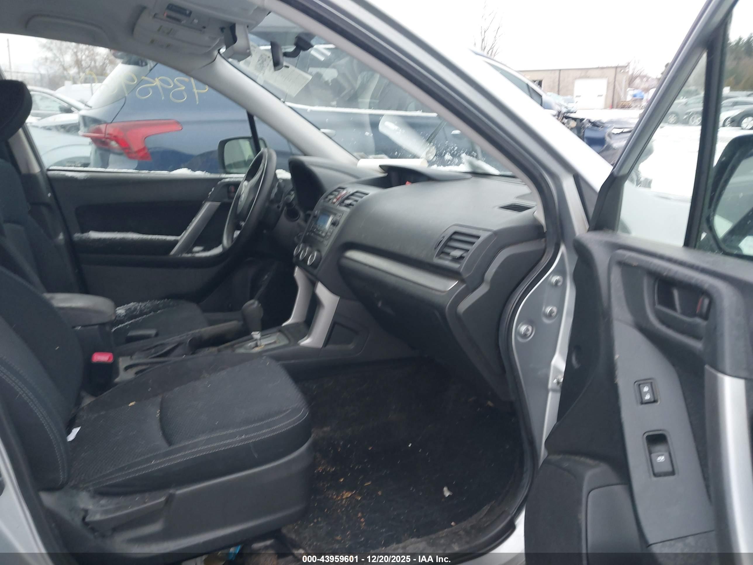 SUBARU FORESTER image 5