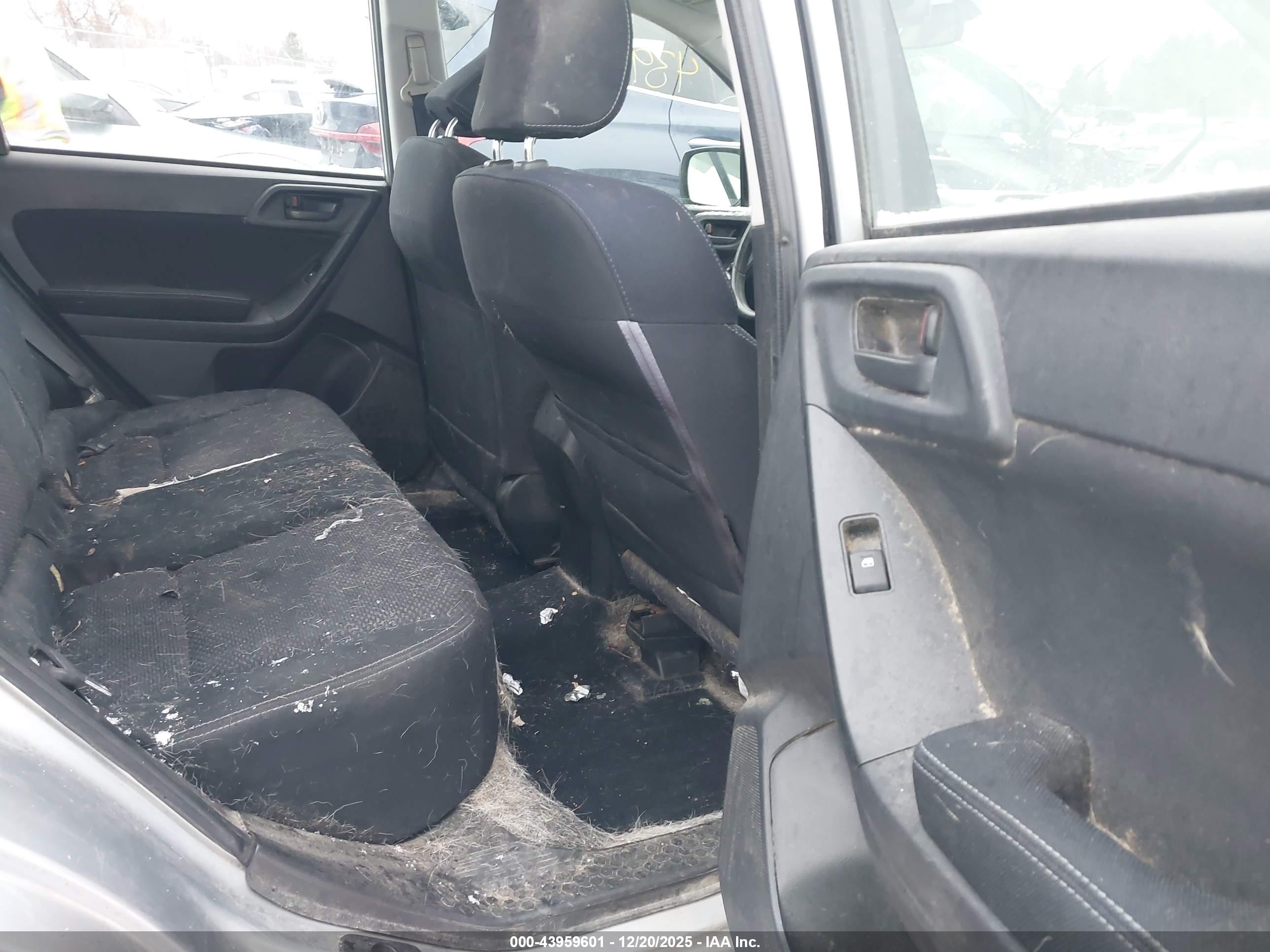 SUBARU FORESTER image 8