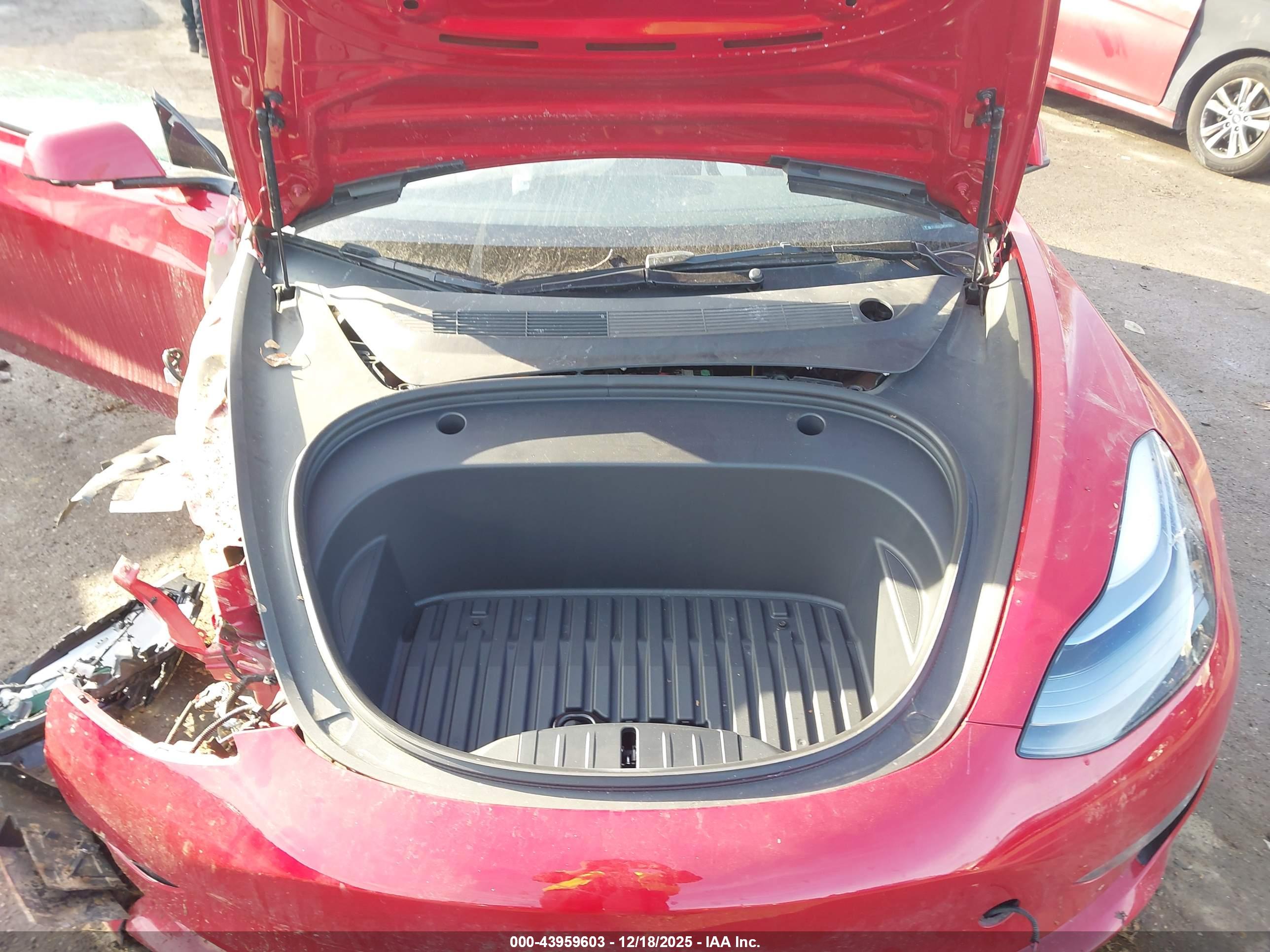 TESLA MODEL image 10