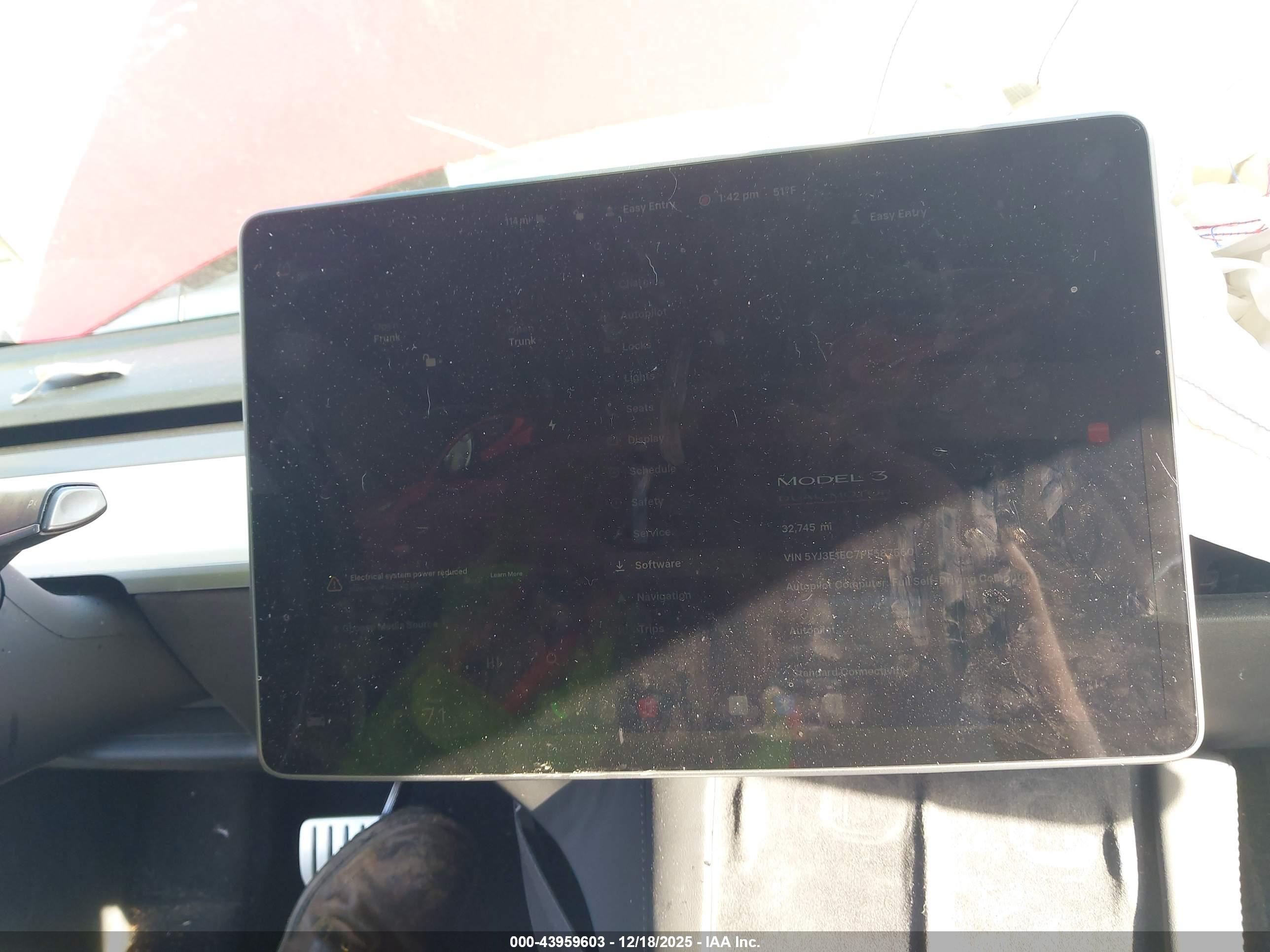 TESLA MODEL image 7