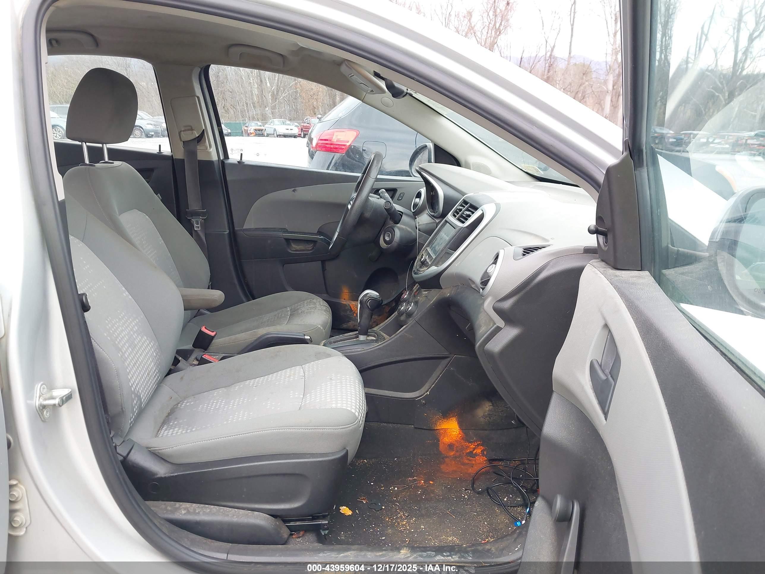CHEVROLET SONIC image 5