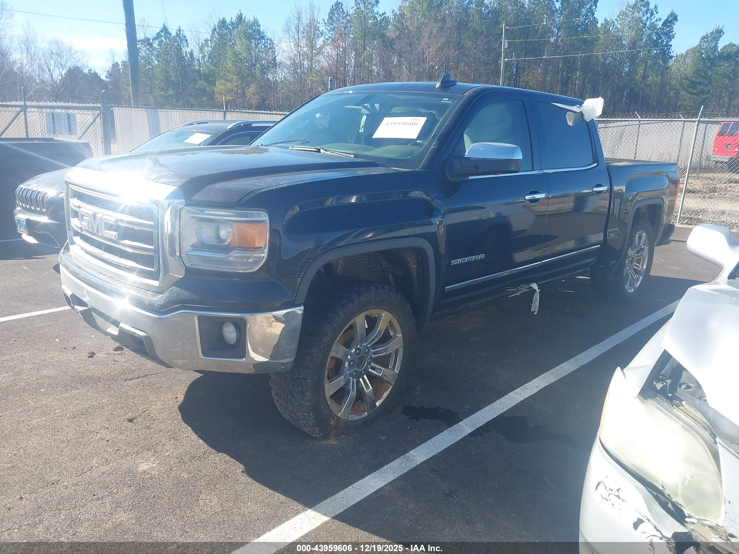 GMC SIERRA image 2