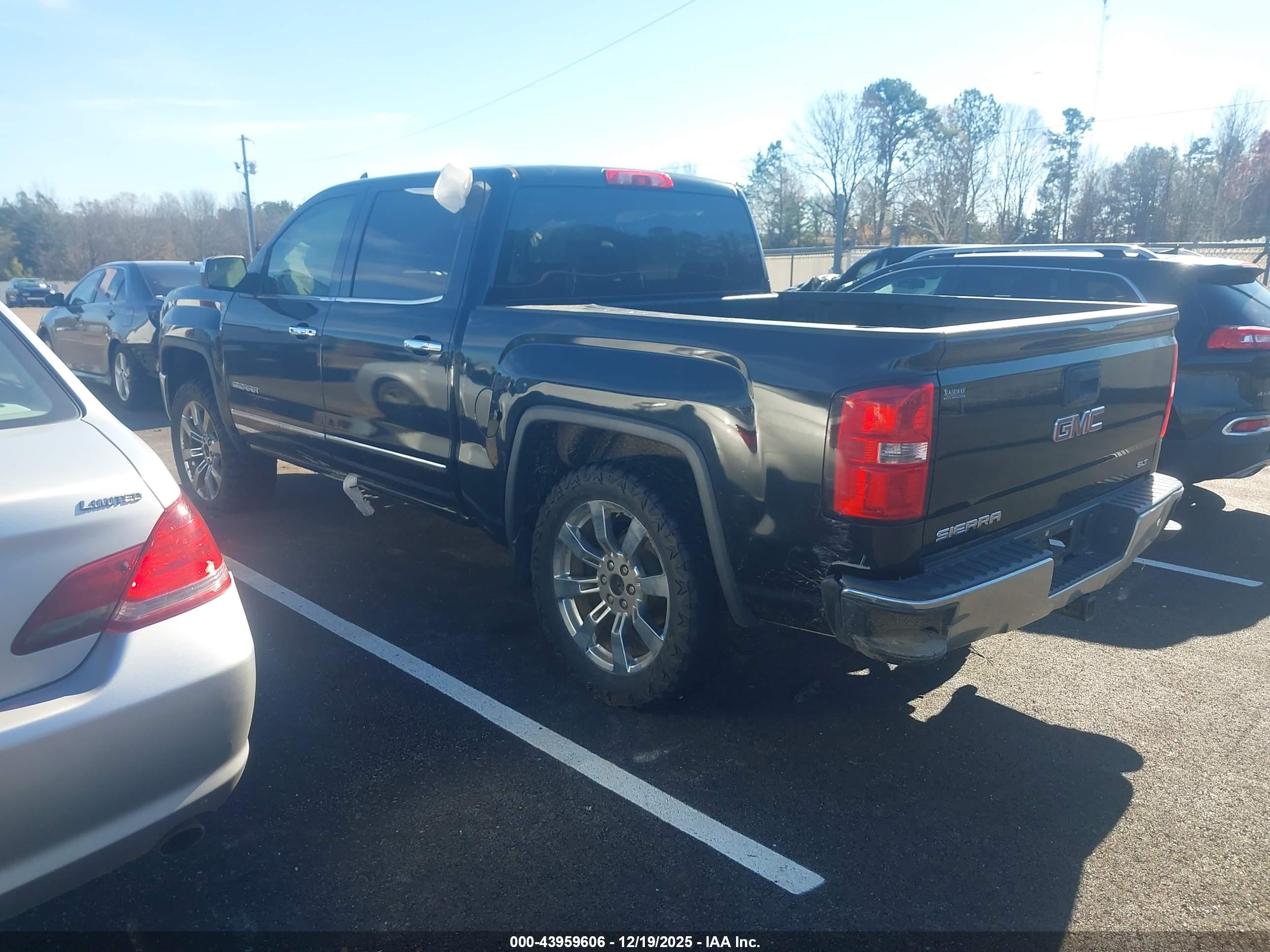 GMC SIERRA image 3