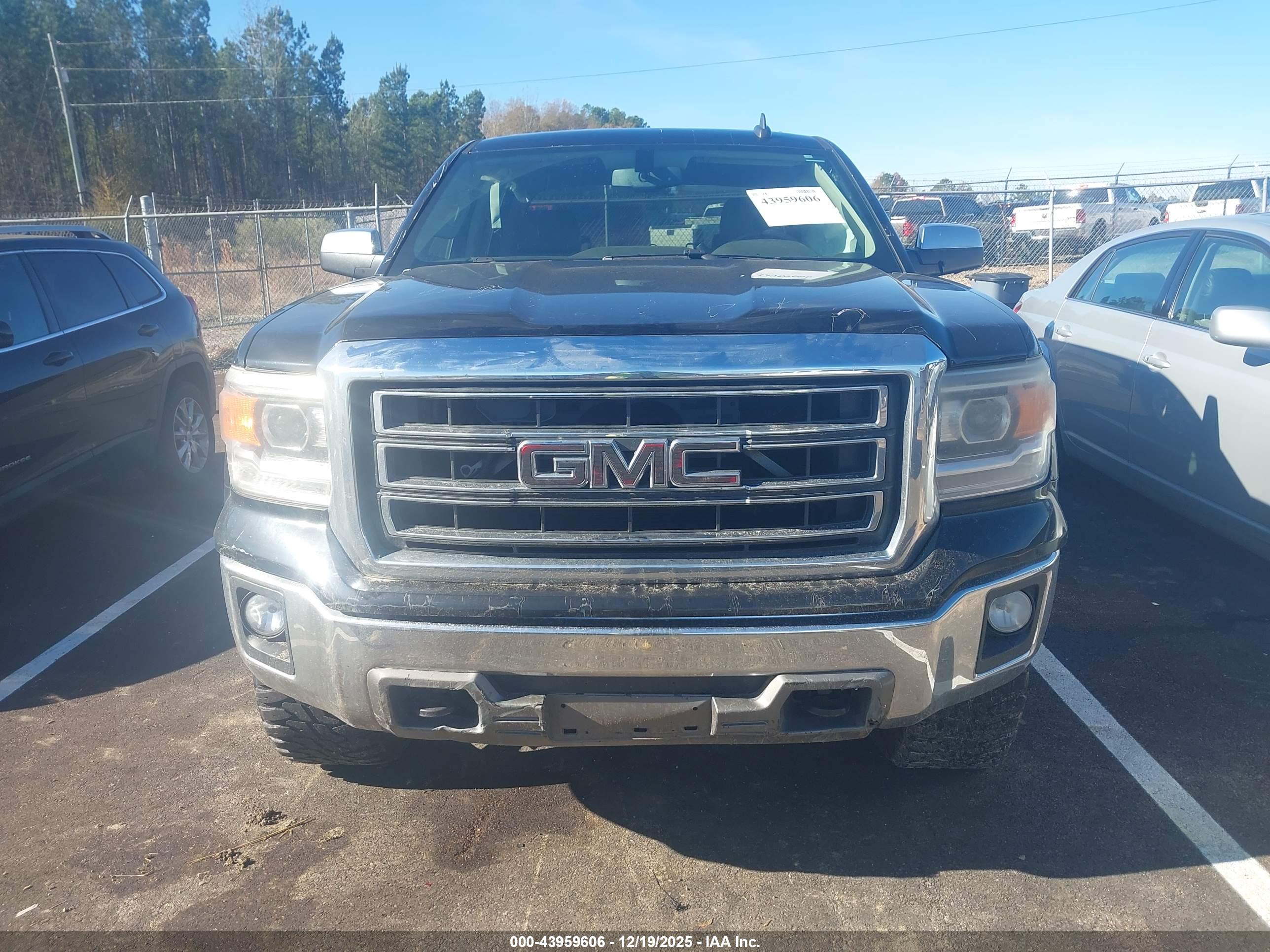 GMC SIERRA image 6