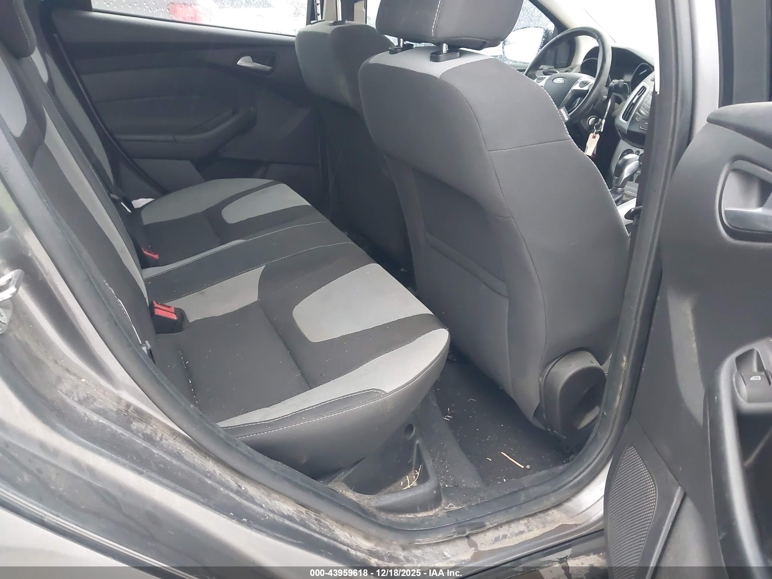 FORD FOCUS image 8