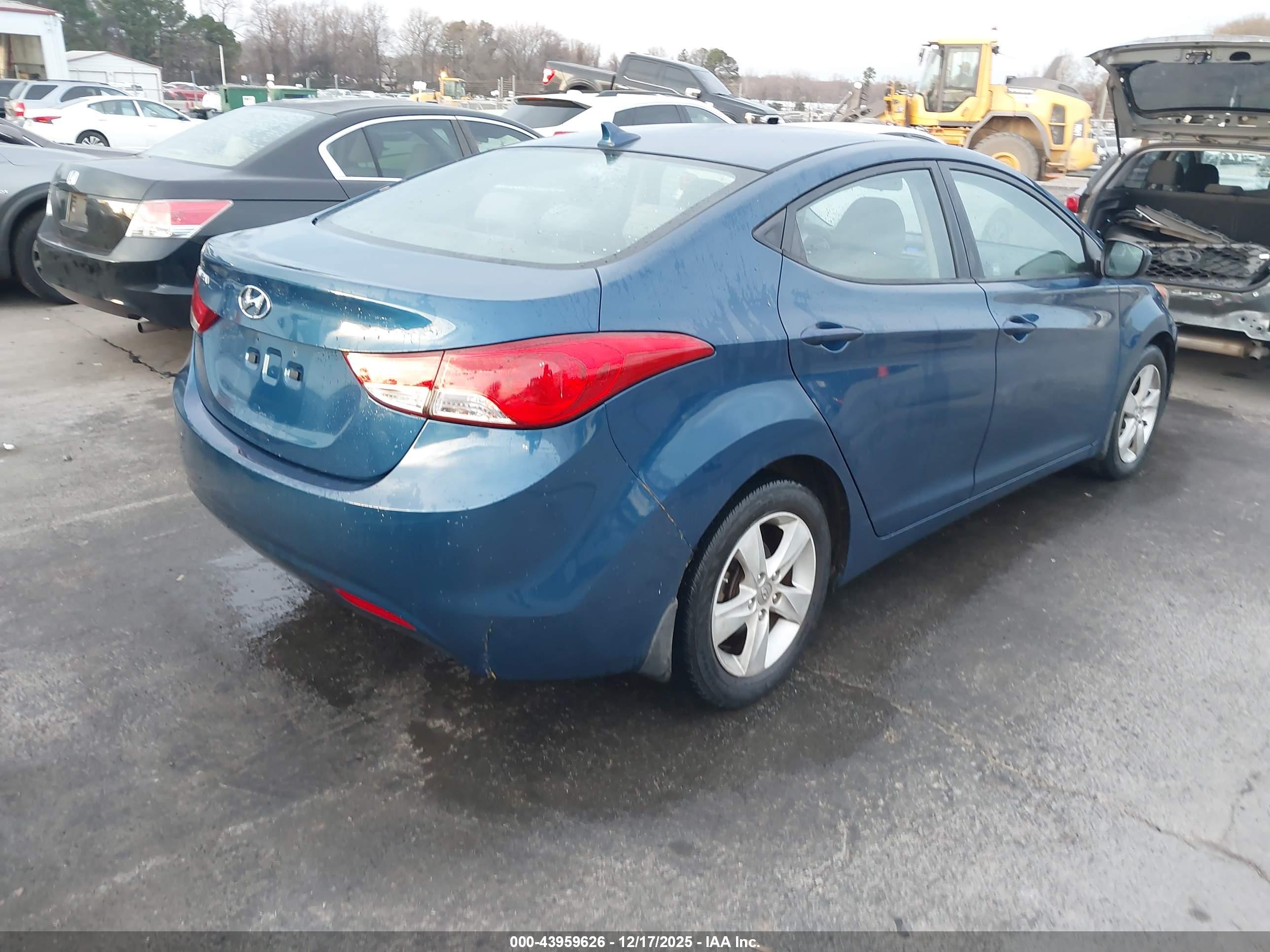 HYUNDAI ELANTRA image 4