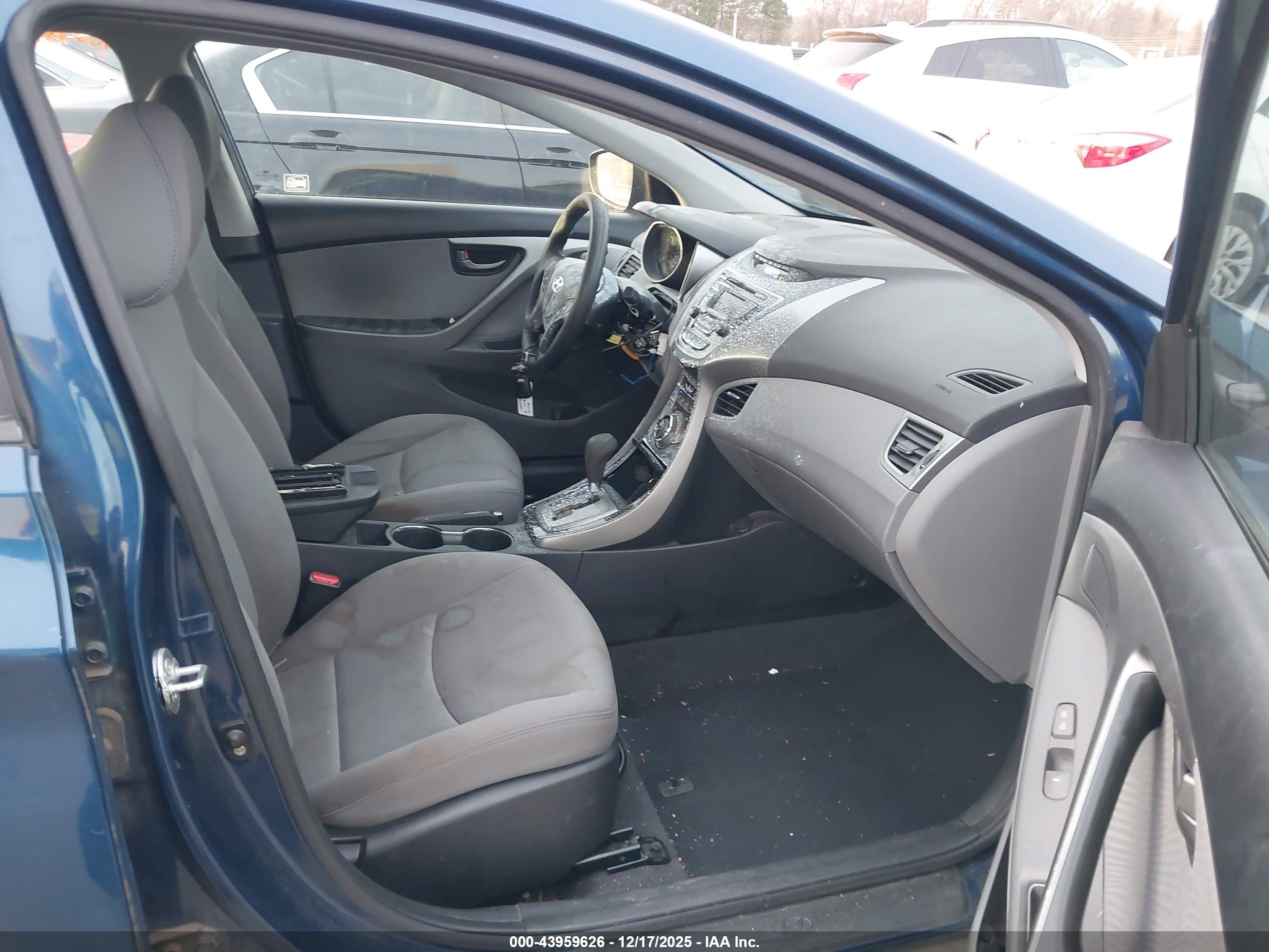 HYUNDAI ELANTRA image 5
