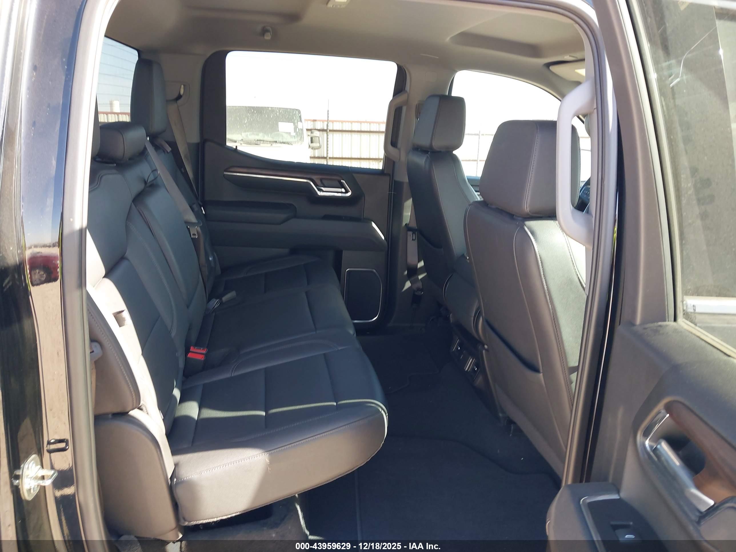 GMC SIERRA image 8