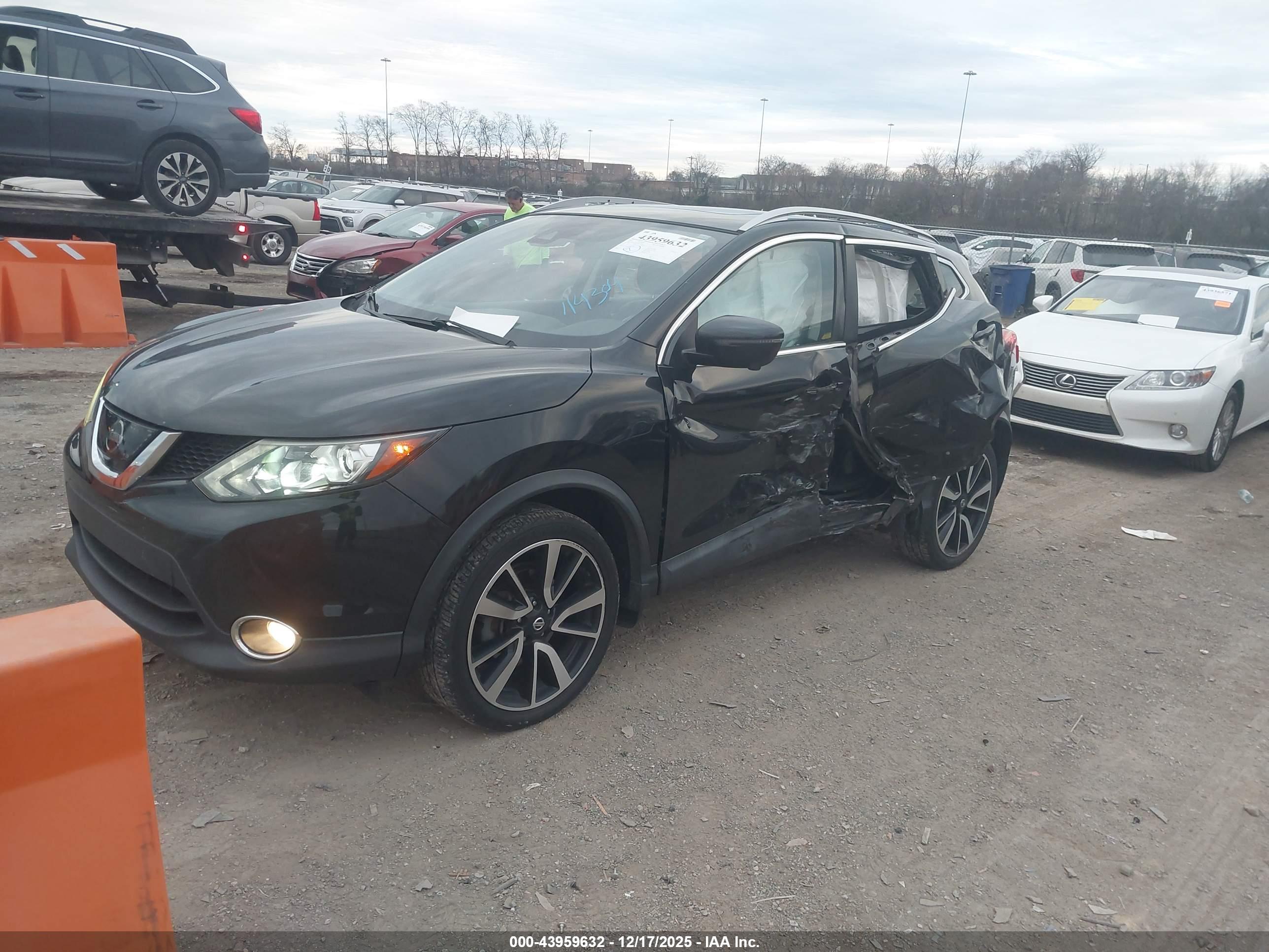 NISSAN ROGUE image 2