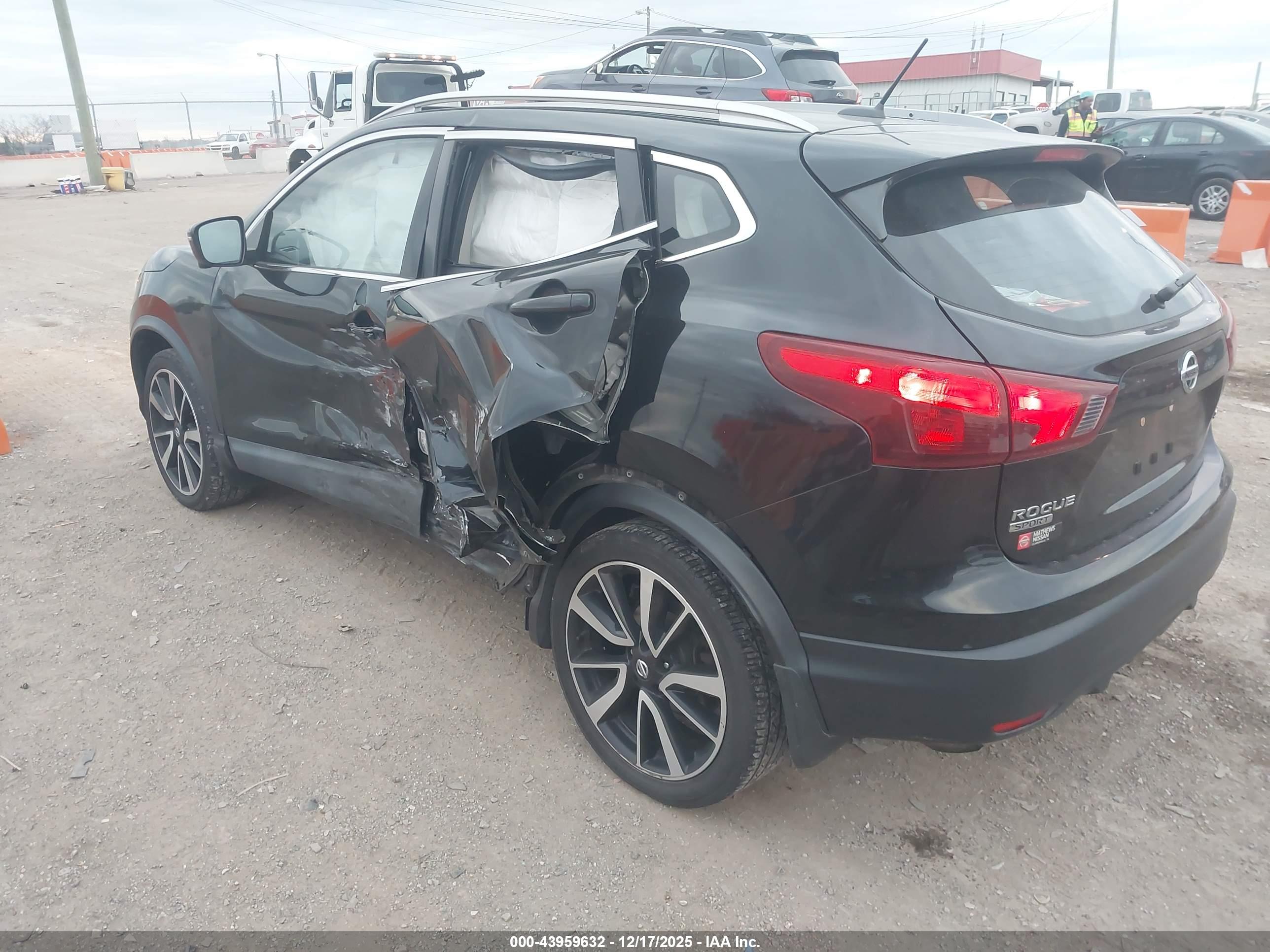 NISSAN ROGUE image 3