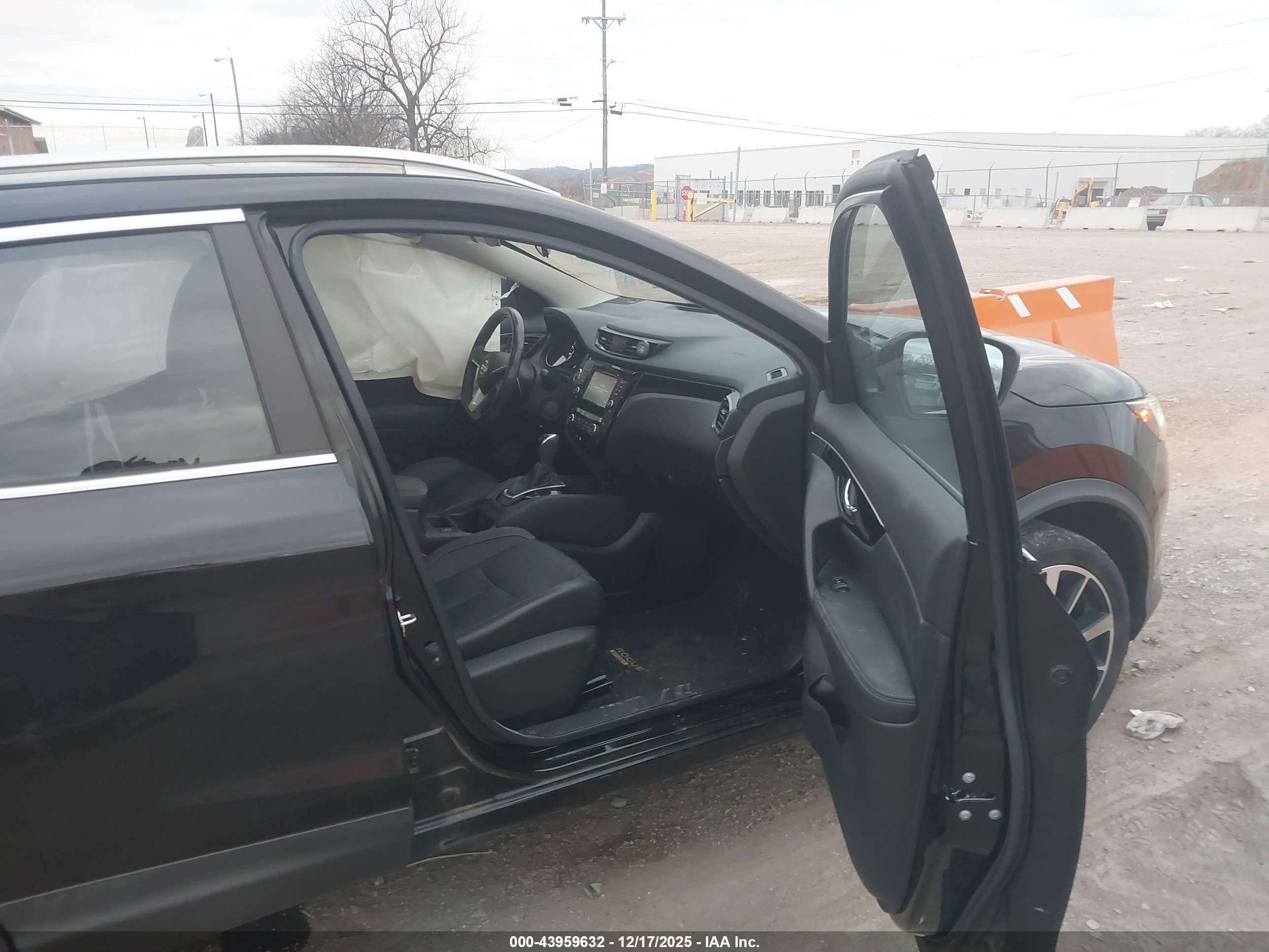 NISSAN ROGUE image 5