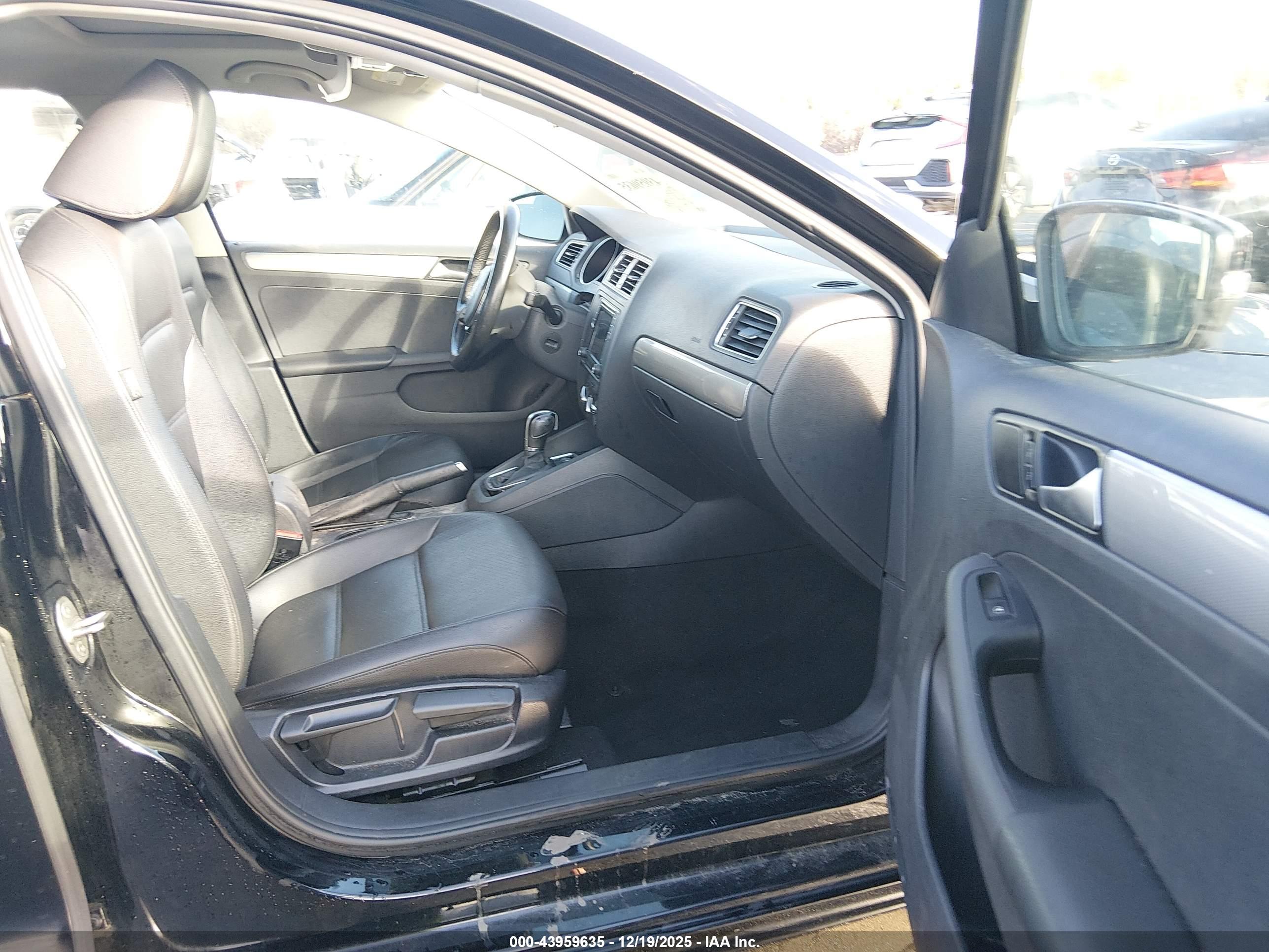 VOLKSWAGEN JETTA image 5