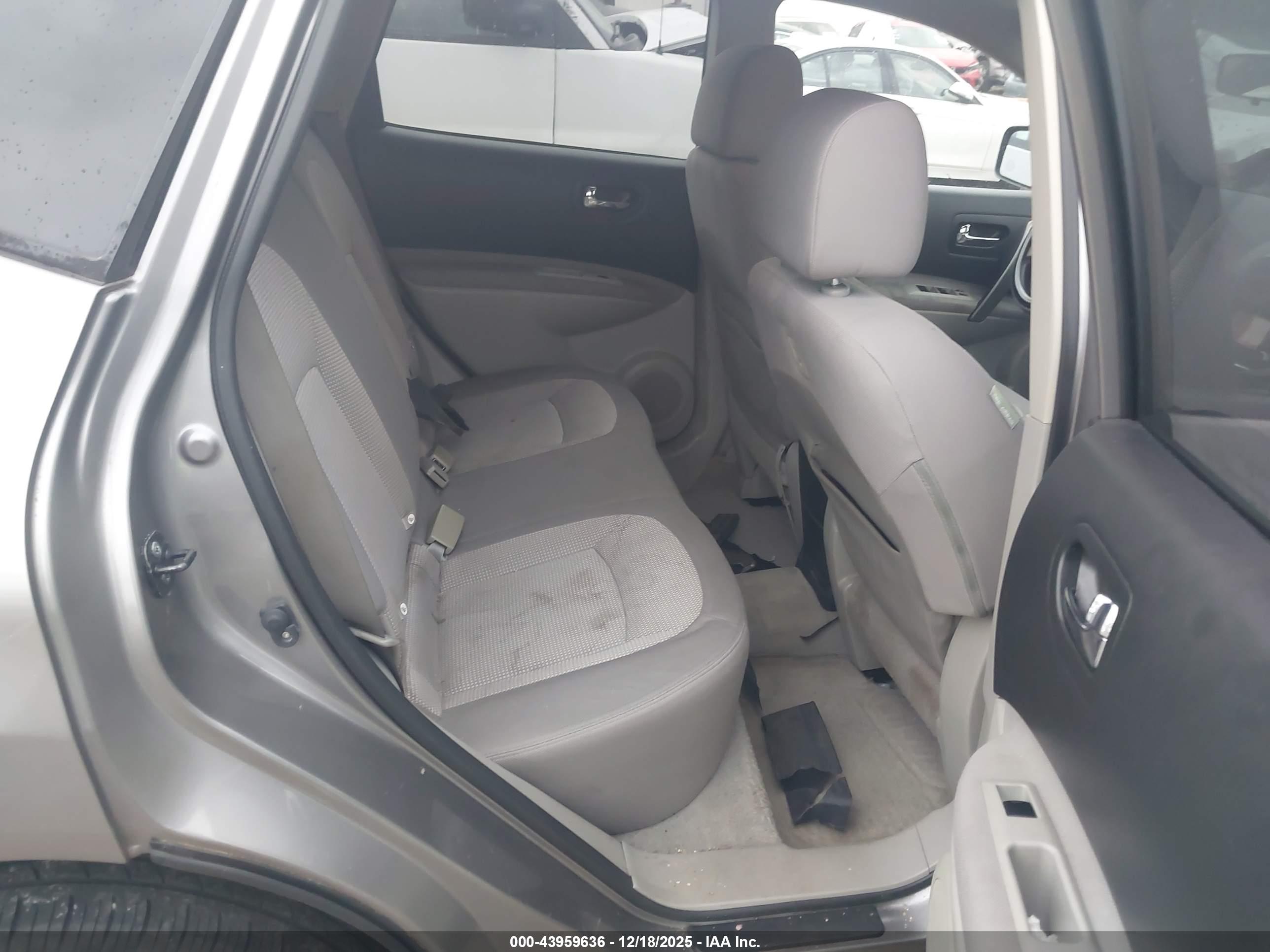 NISSAN ROGUE image 8