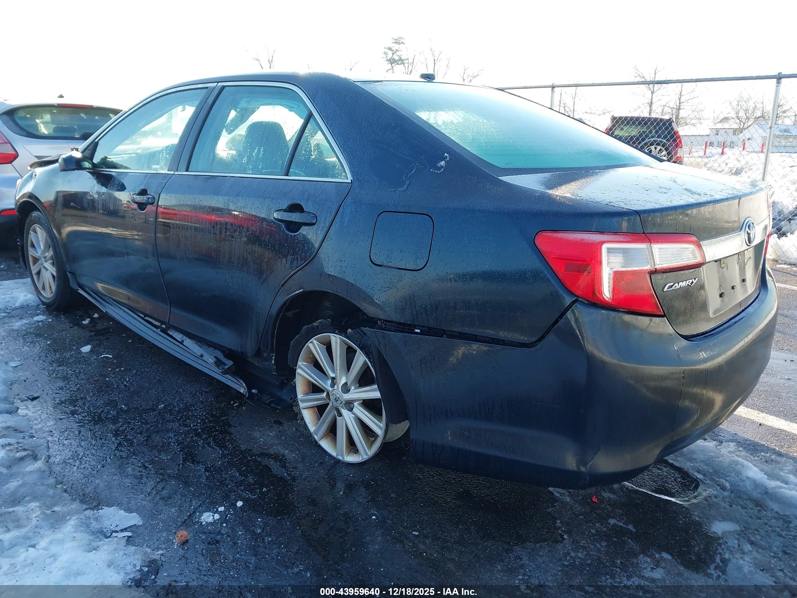 TOYOTA CAMRY image 3