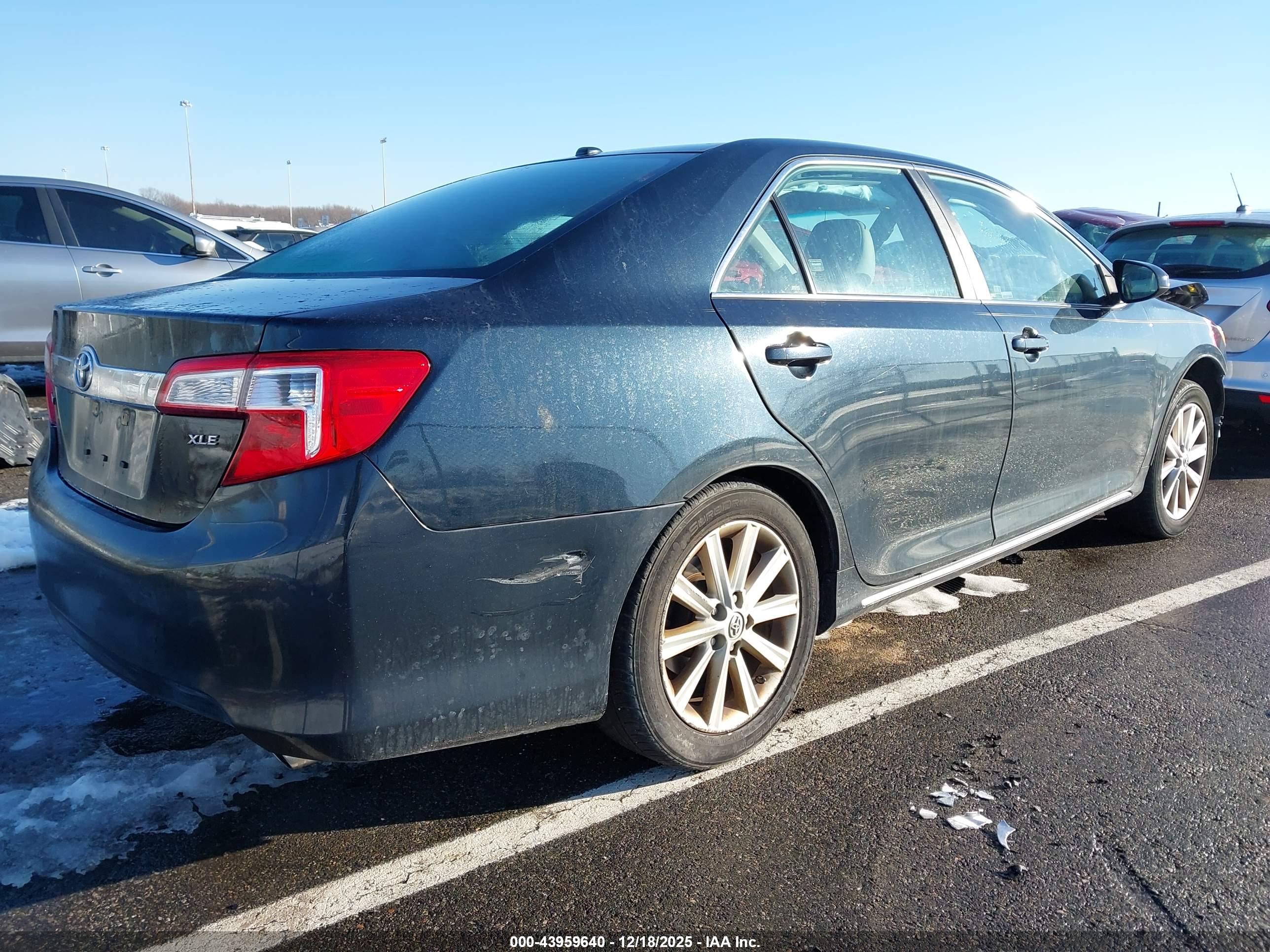 TOYOTA CAMRY image 4