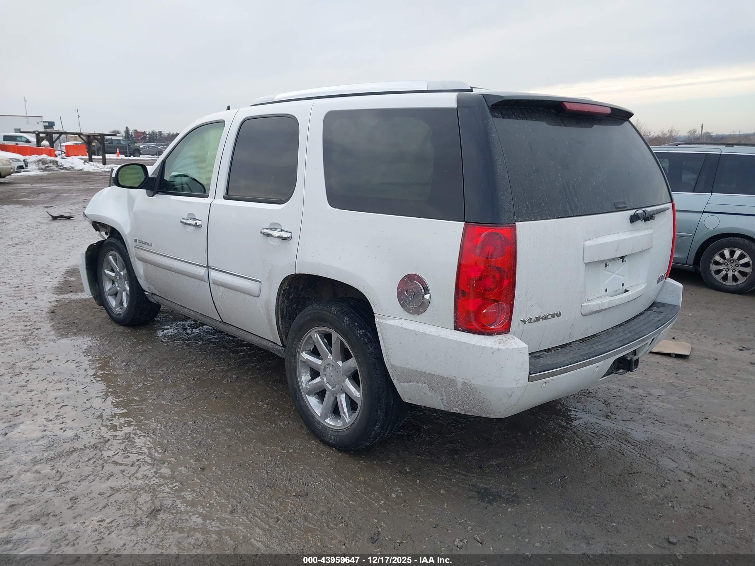 GMC YUKON image 3