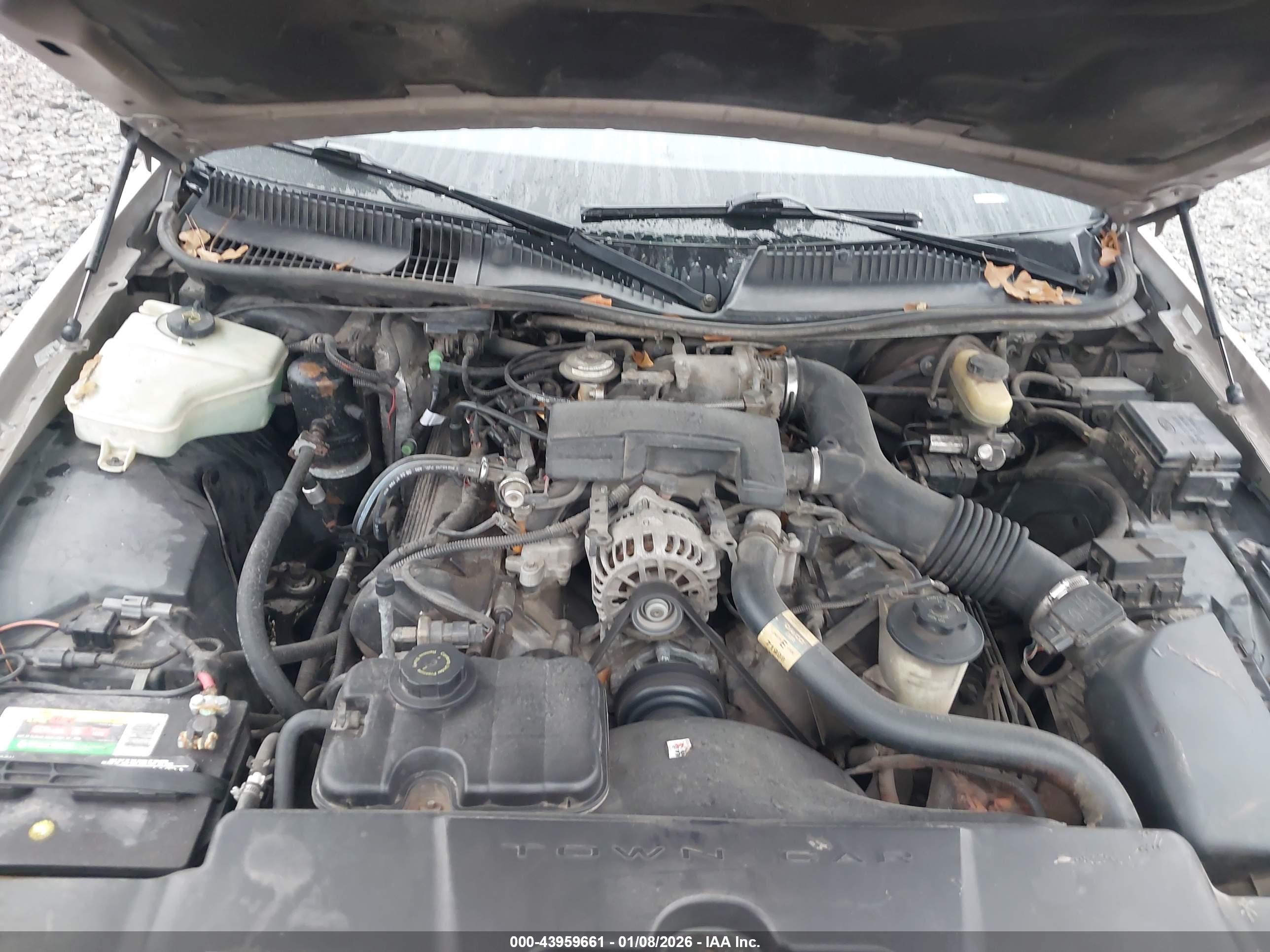 LINCOLN TOWN image 10