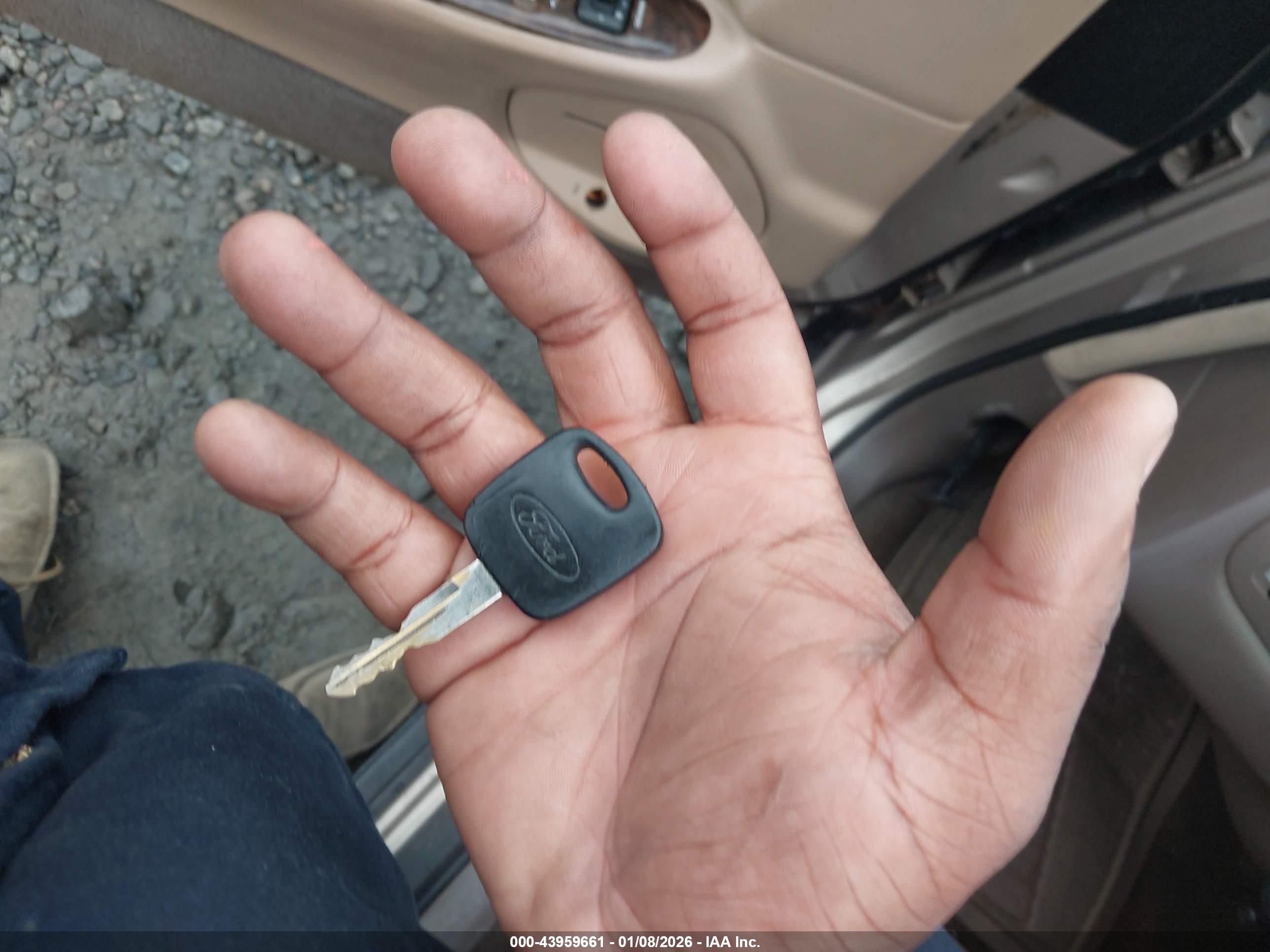 LINCOLN TOWN image 11