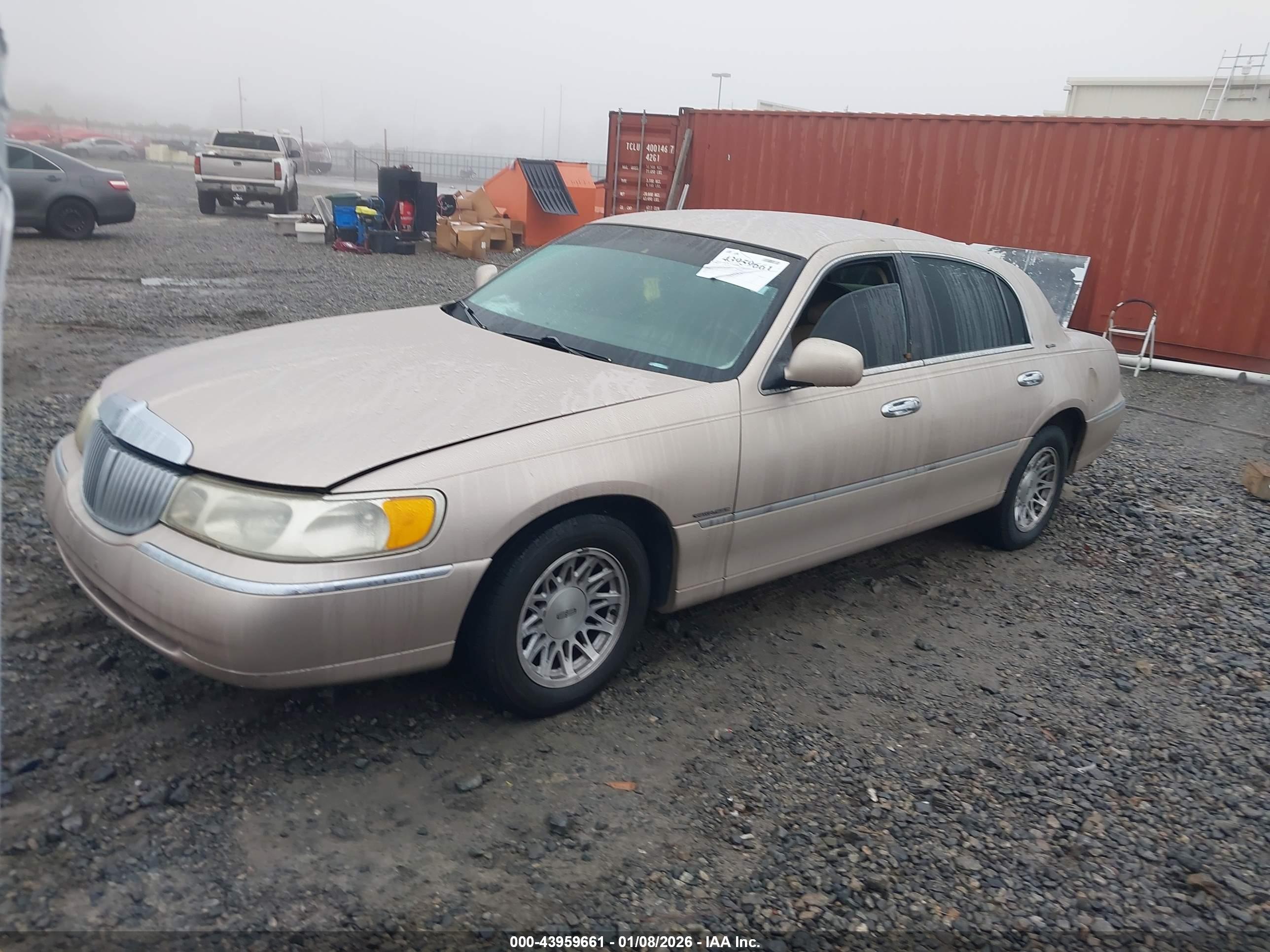 LINCOLN TOWN image 2
