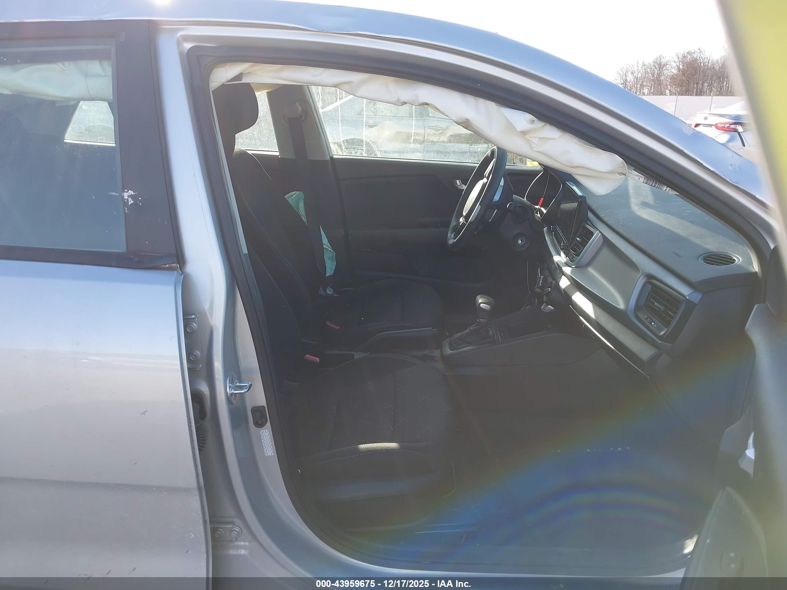 KIA RIO image 5