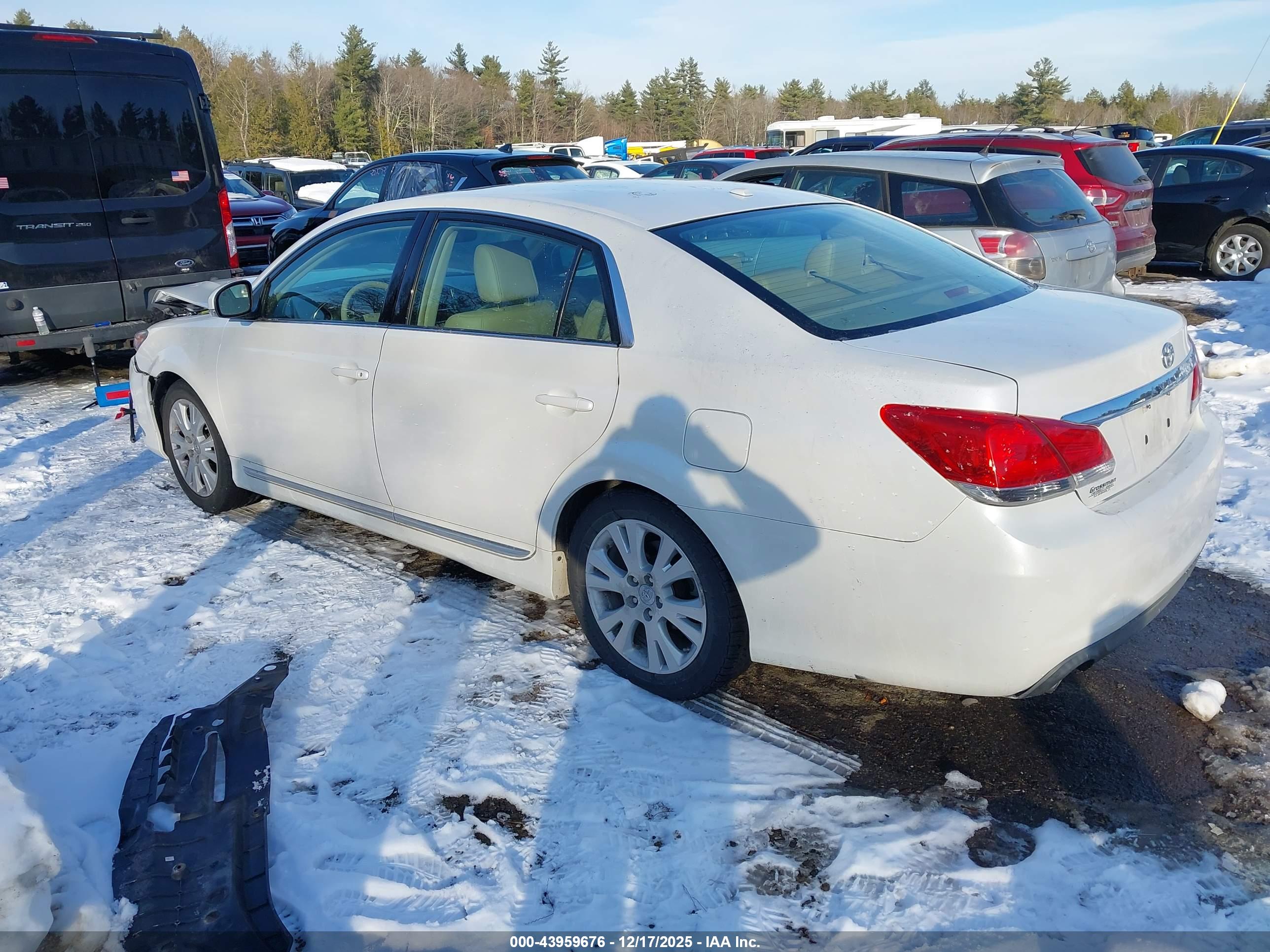 TOYOTA AVALON image 3