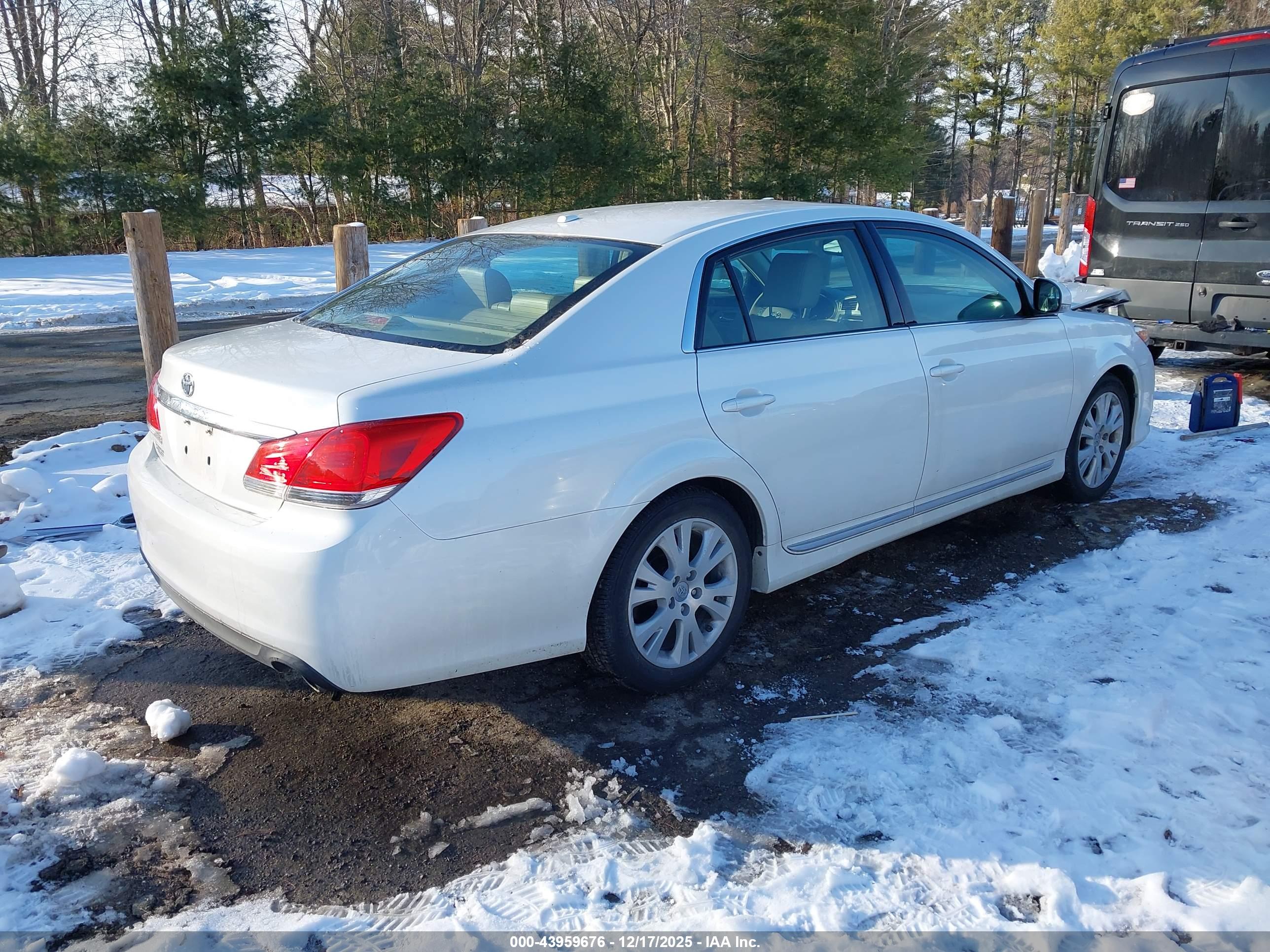 TOYOTA AVALON image 4
