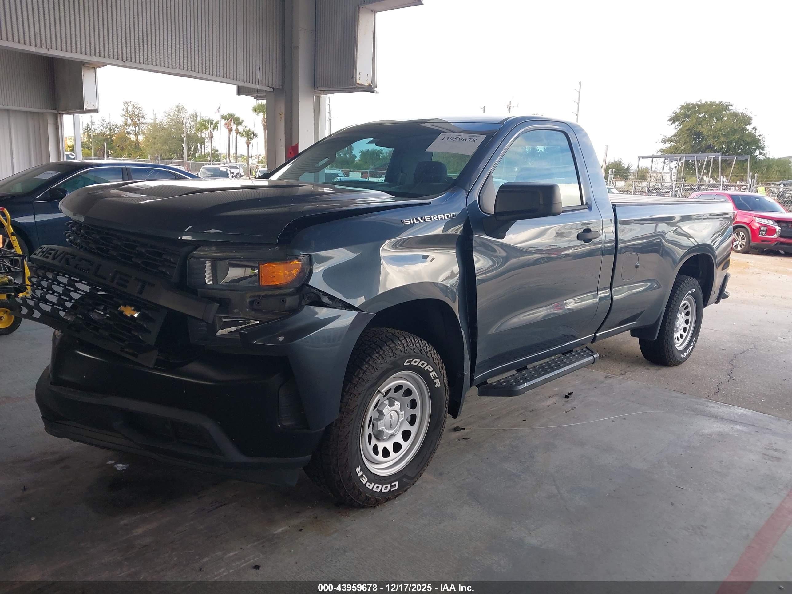 CHEVROLET SILVERADO image 2