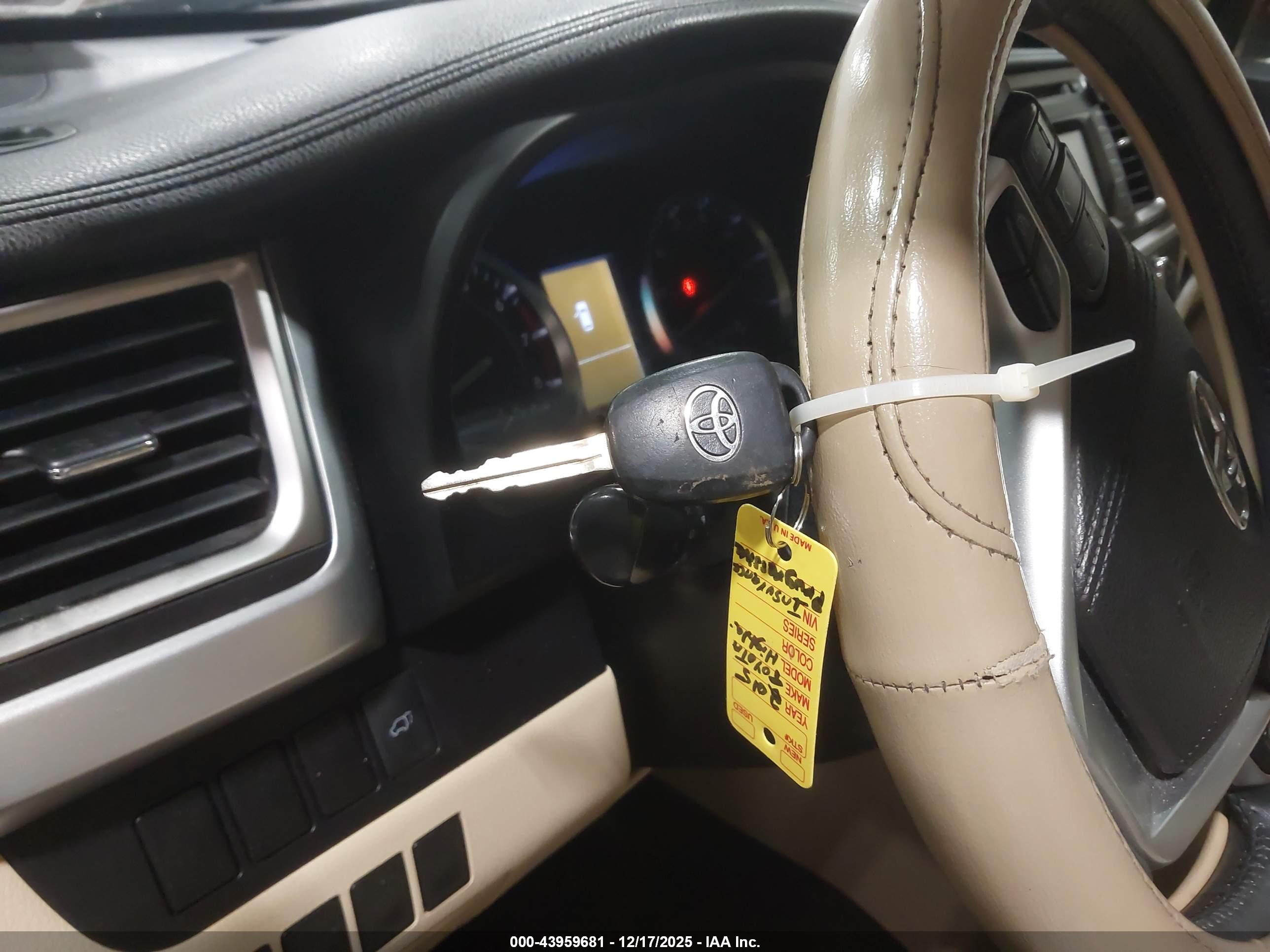 TOYOTA HIGHLANDER image 11
