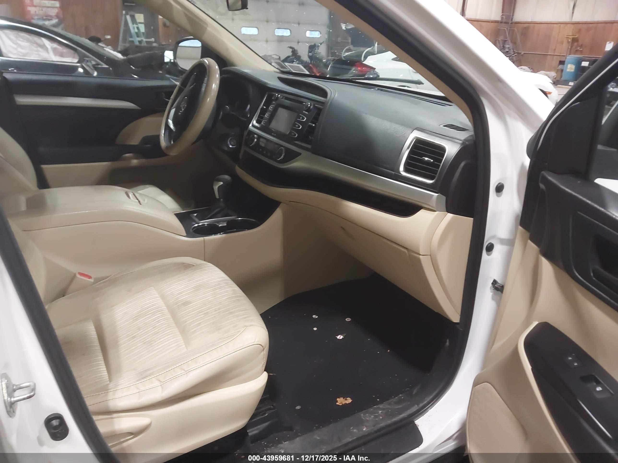 TOYOTA HIGHLANDER image 5