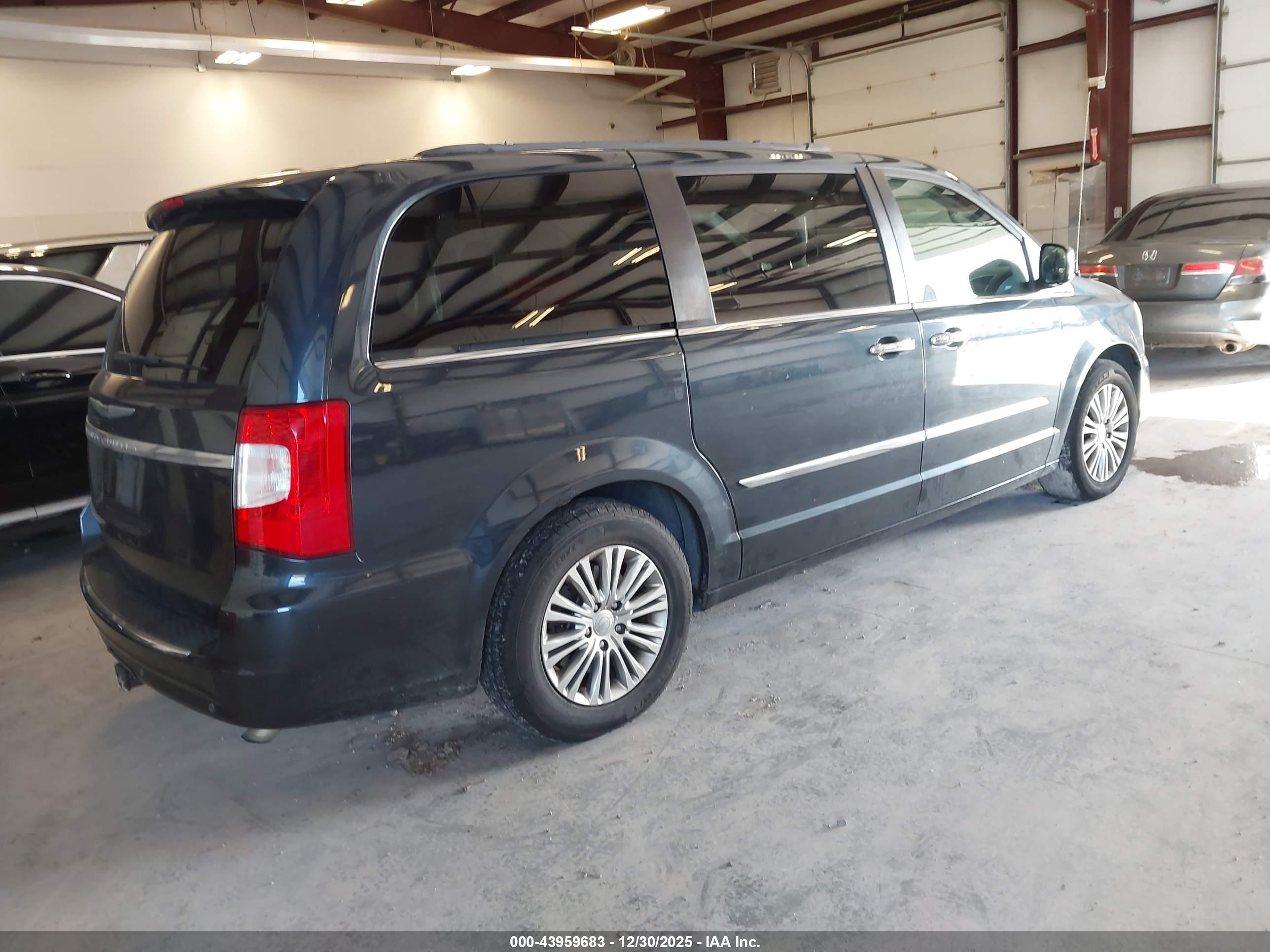 CHRYSLER TOWN image 4