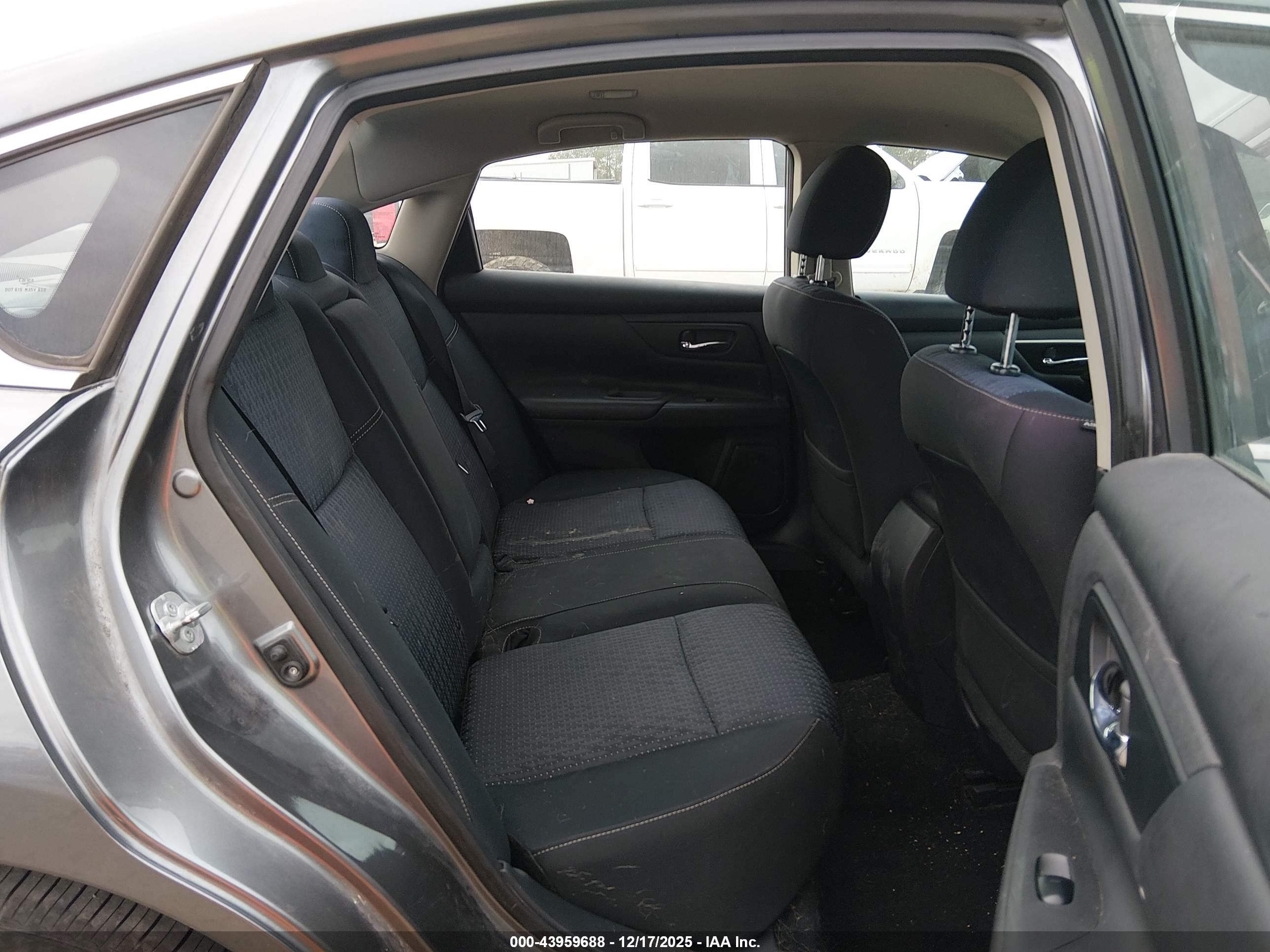 NISSAN ALTIMA image 8