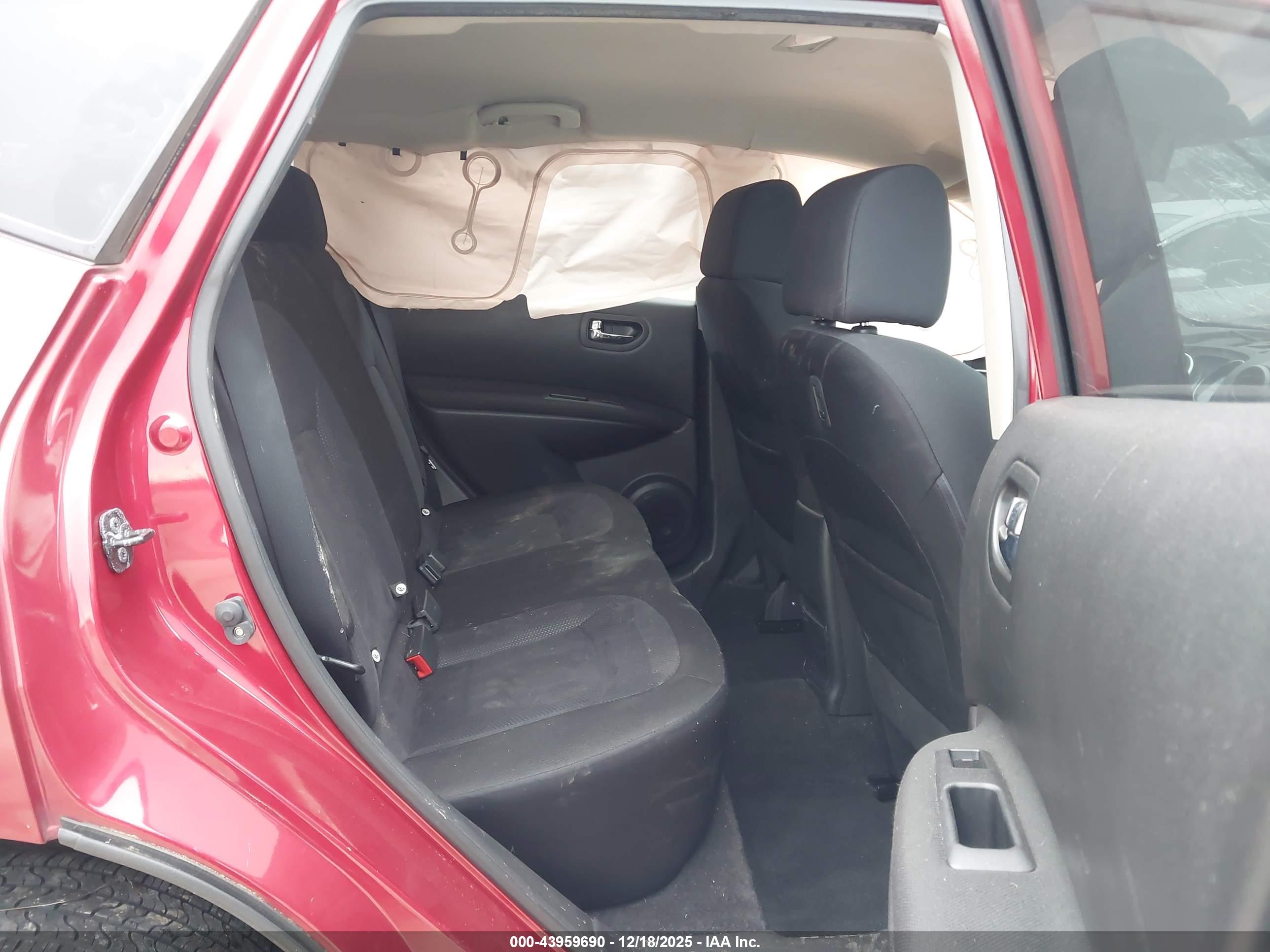 NISSAN ROGUE image 8