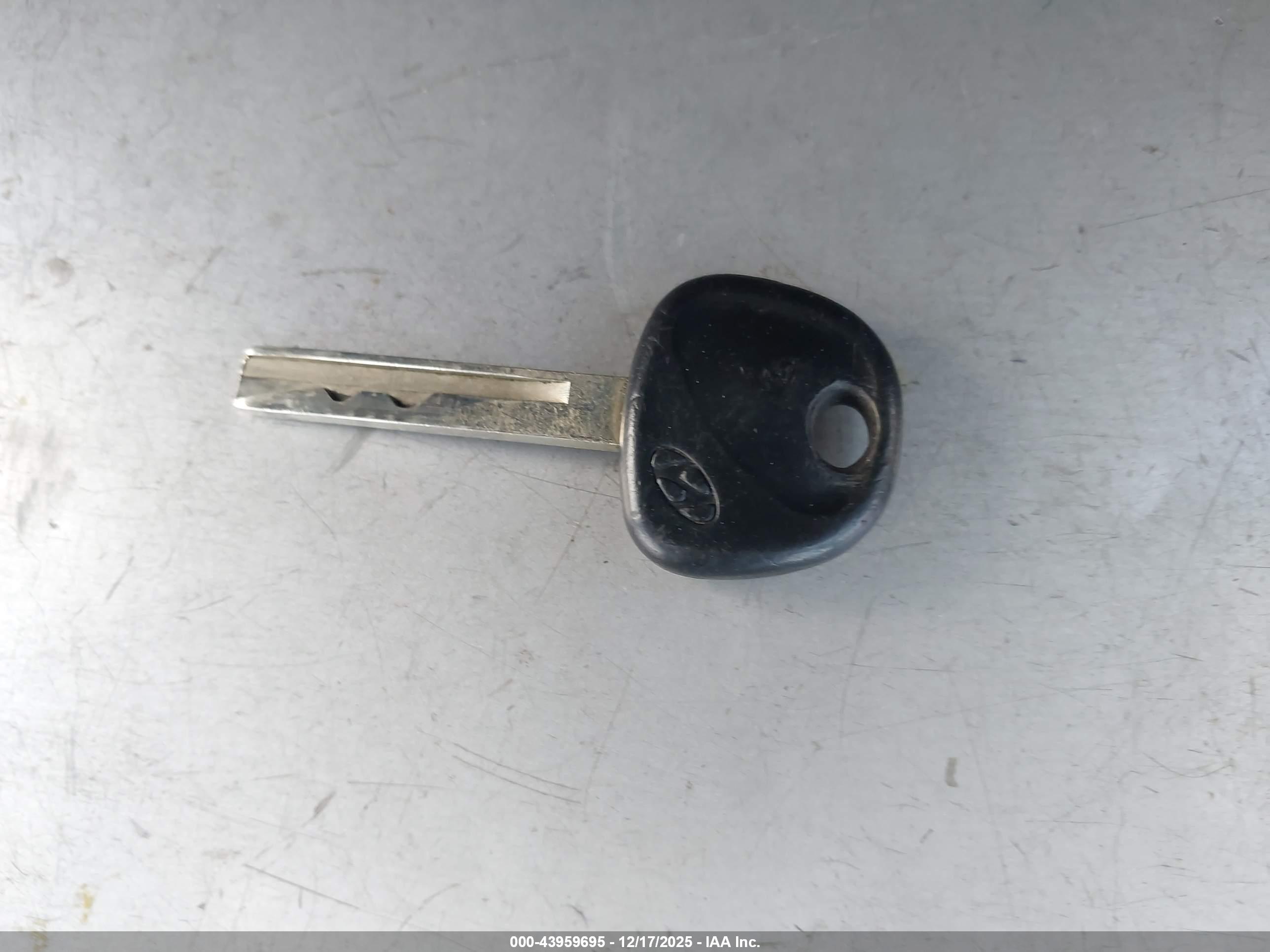 HYUNDAI ACCENT image 11