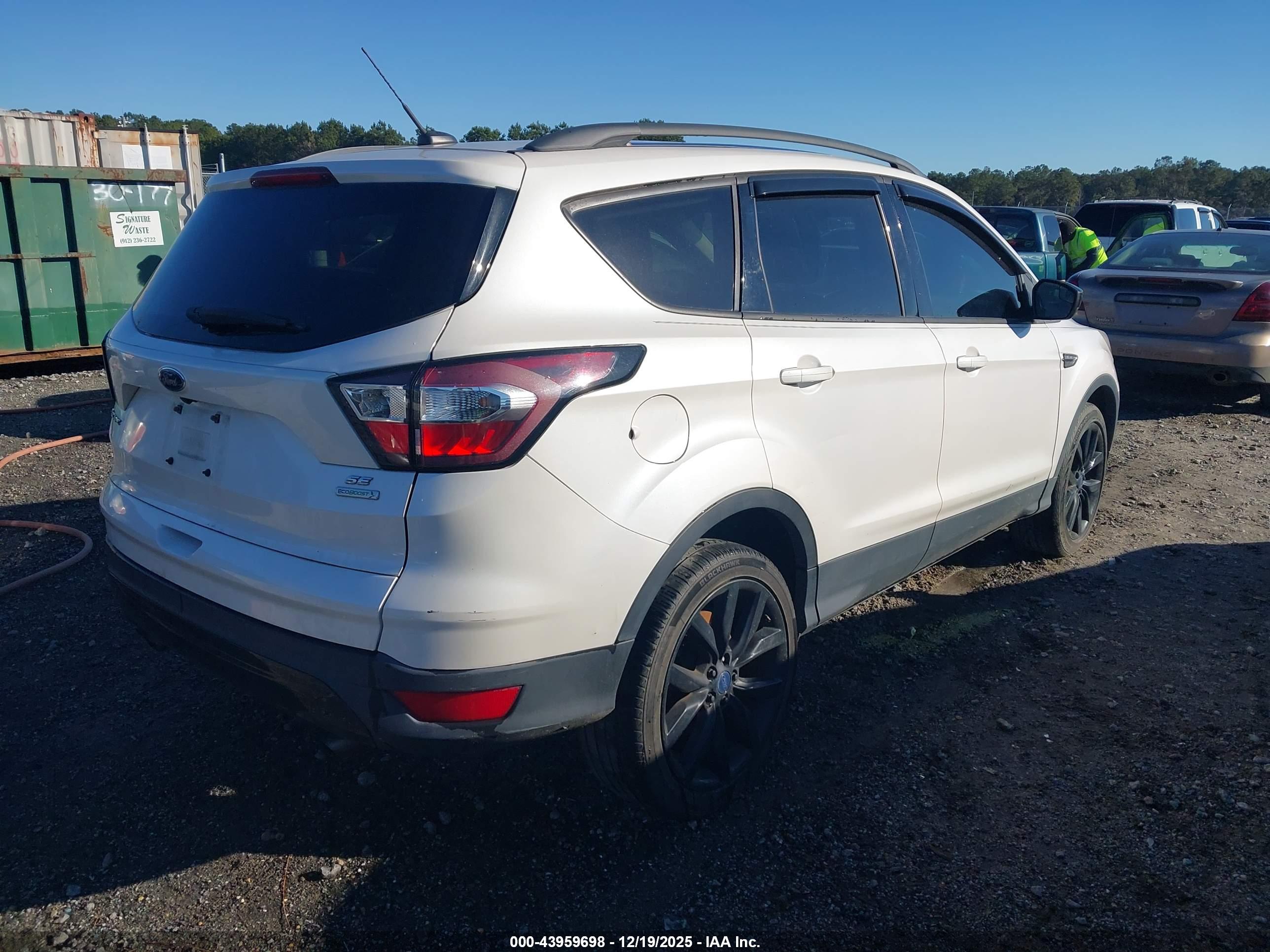 FORD ESCAPE image 4