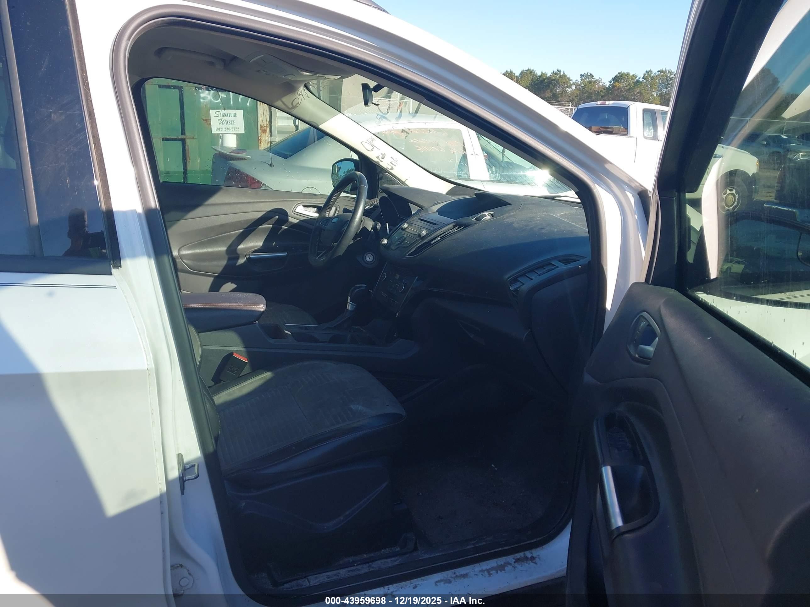FORD ESCAPE image 5