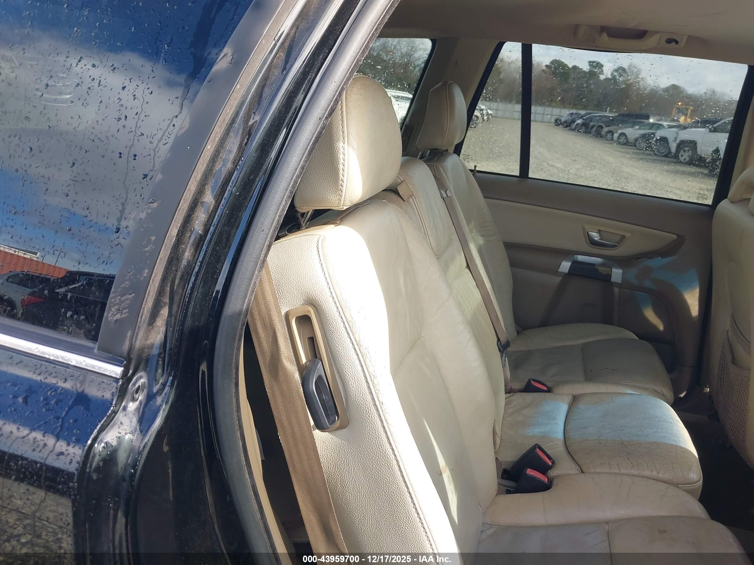 VOLVO XC90 image 8