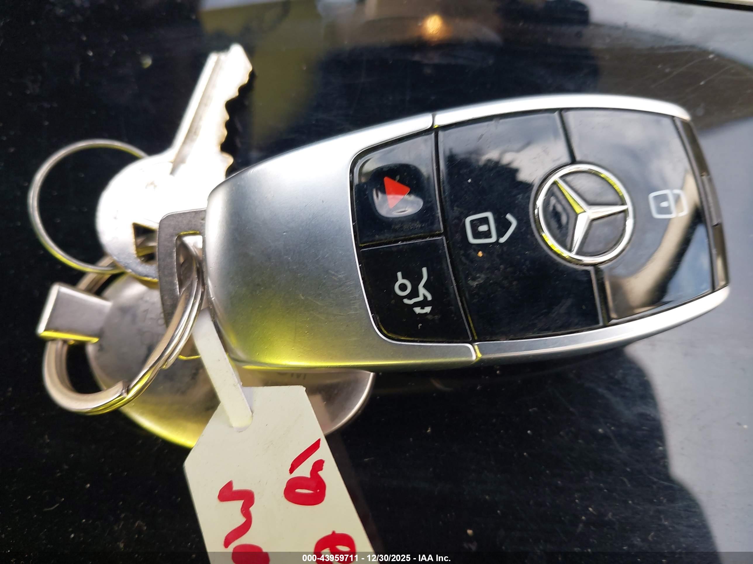 MERCEDES-BENZ E image 11