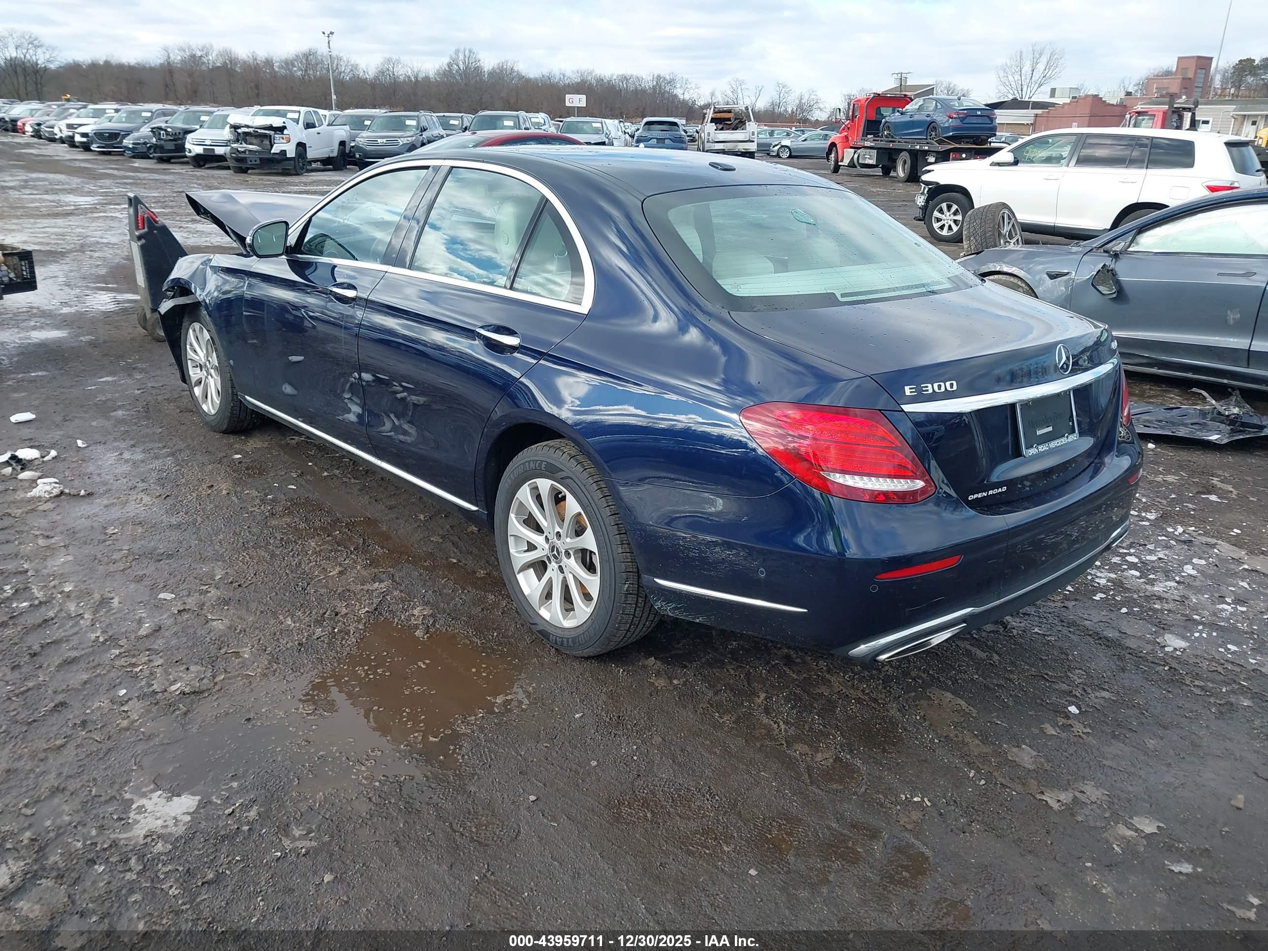 MERCEDES-BENZ E image 3
