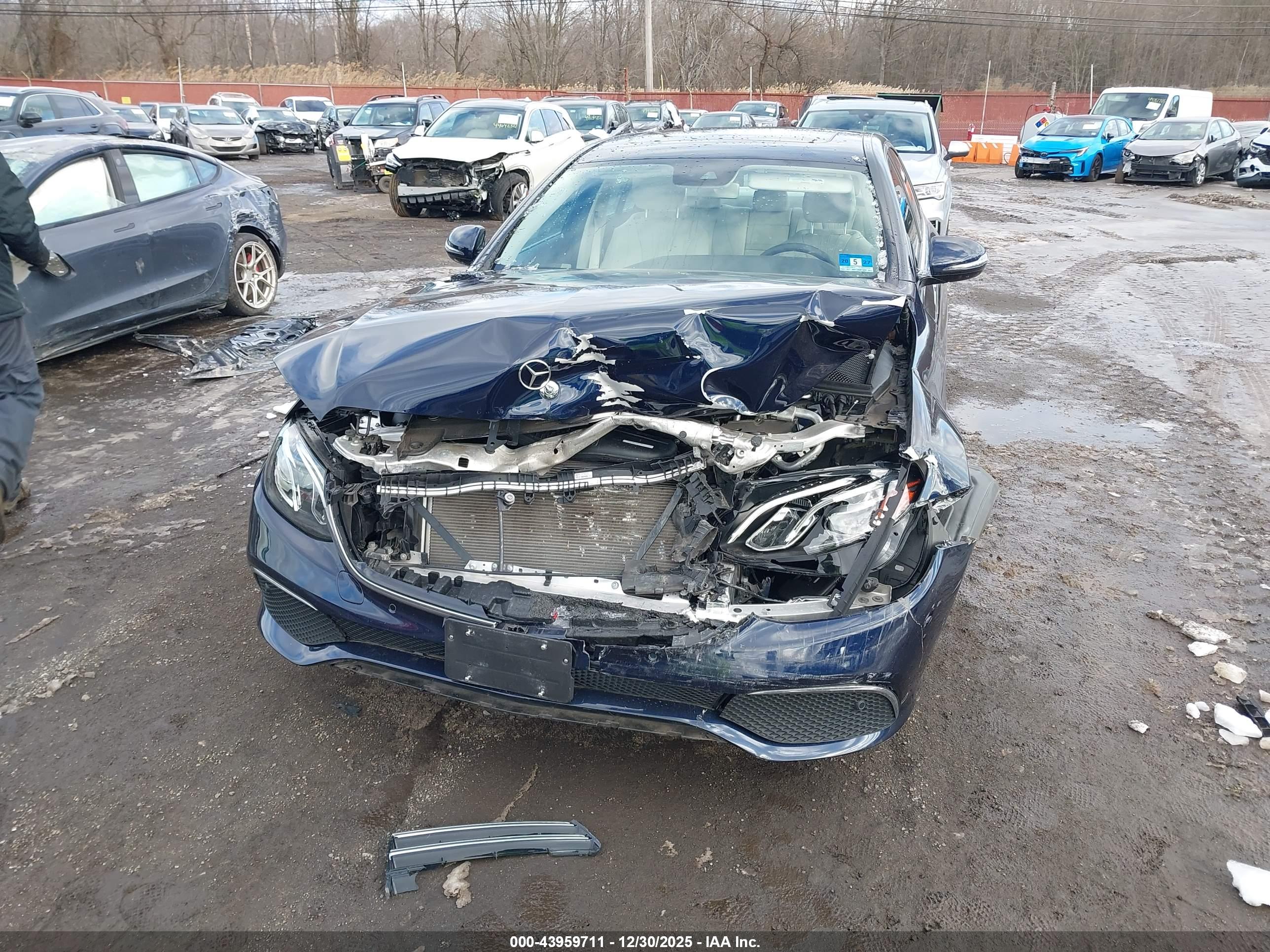MERCEDES-BENZ E image 6