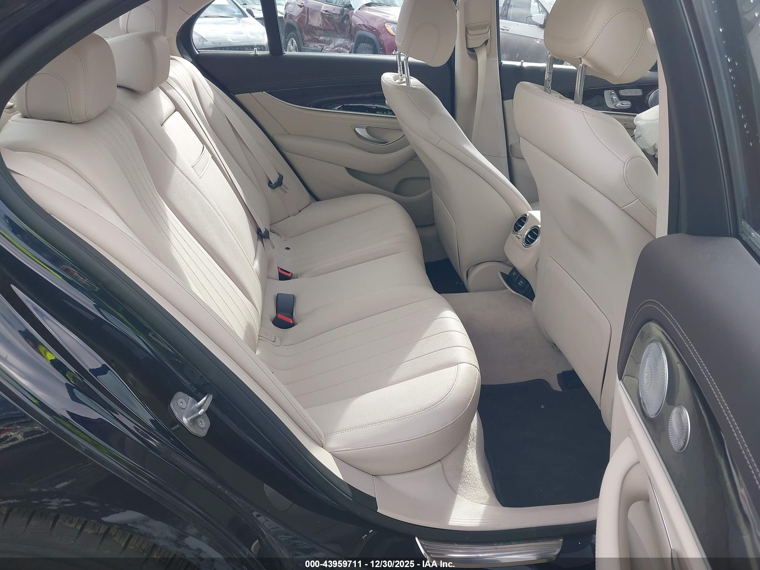MERCEDES-BENZ E image 8