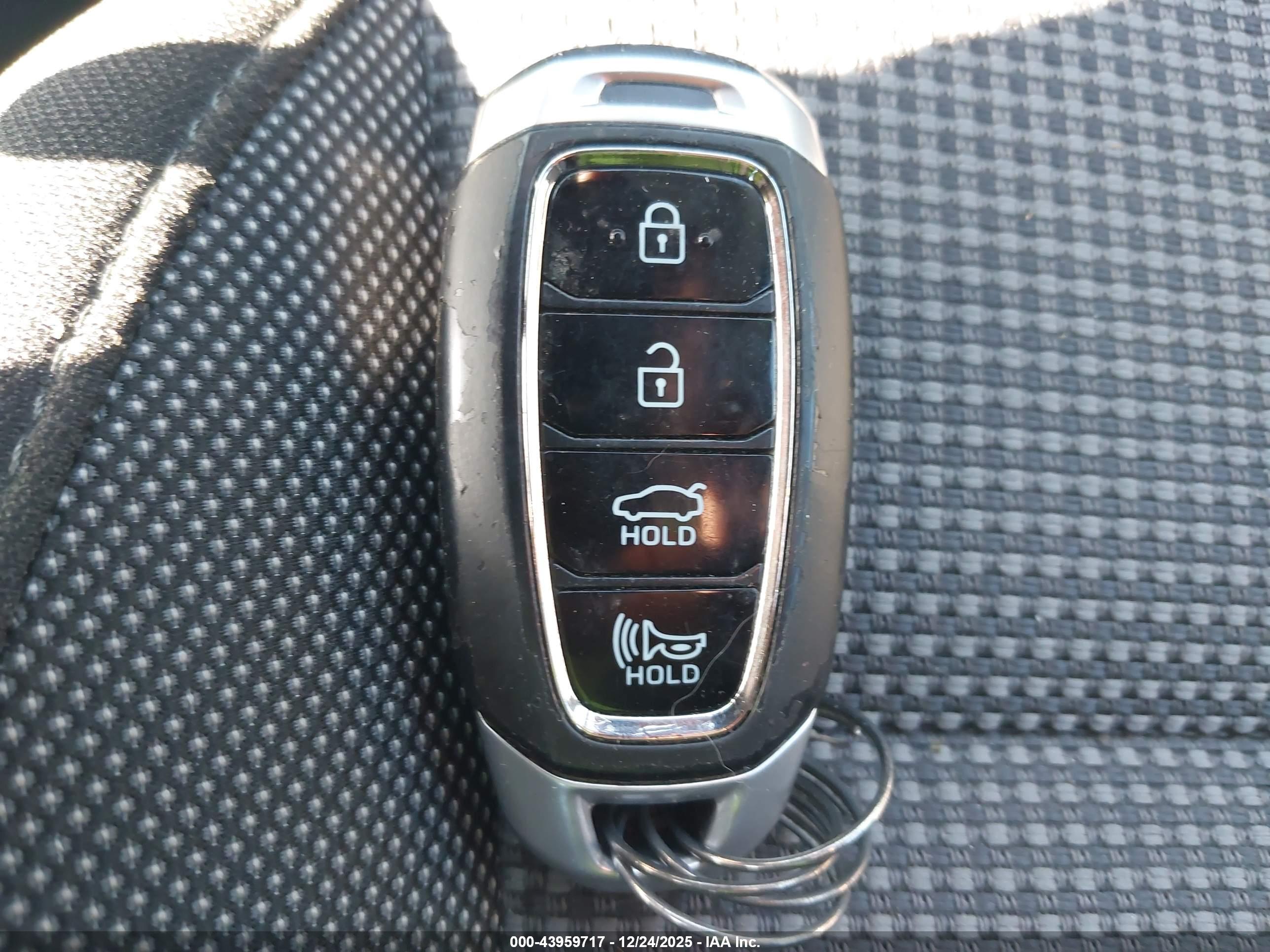 HYUNDAI ACCENT image 11