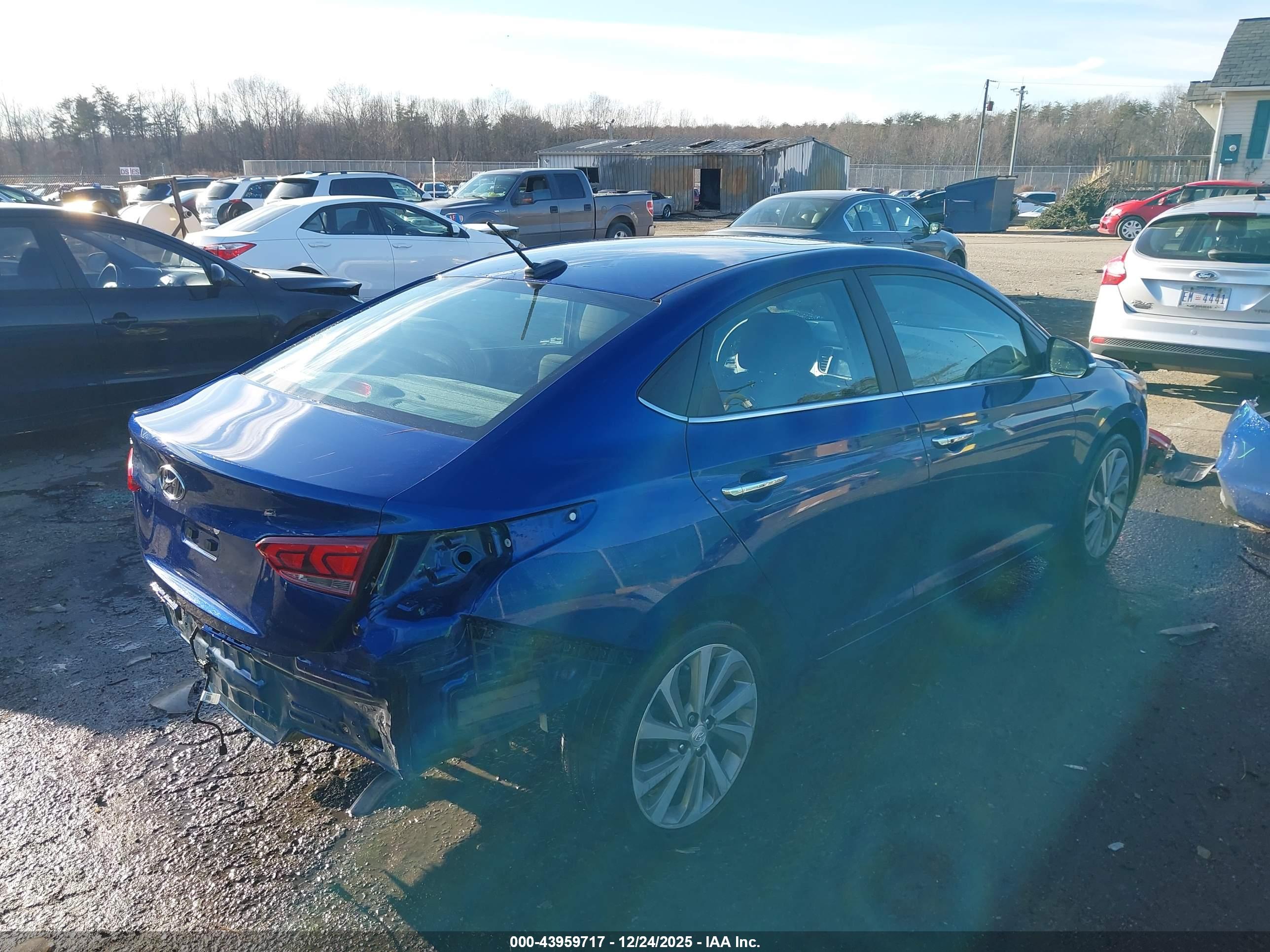 HYUNDAI ACCENT image 4