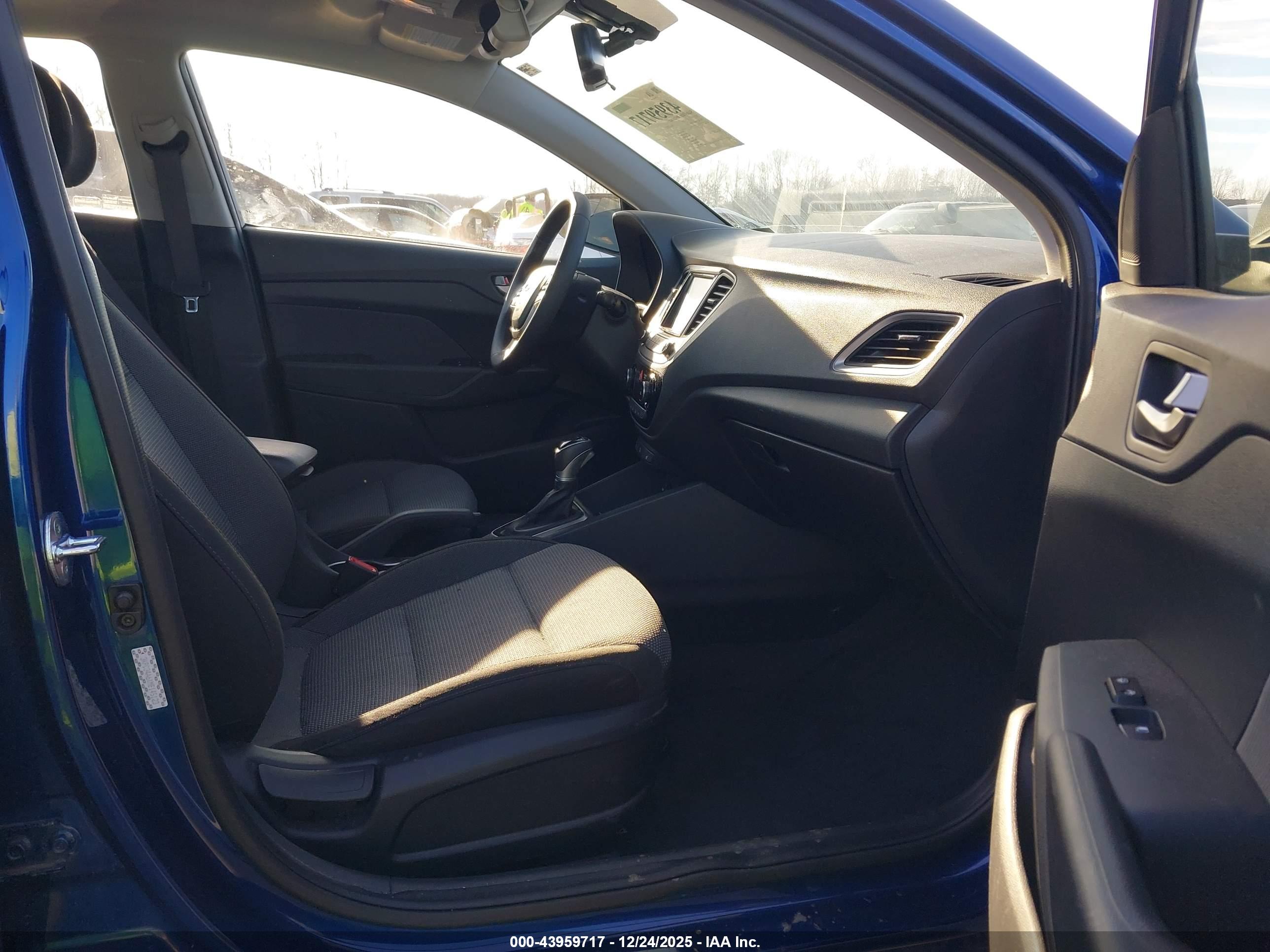 HYUNDAI ACCENT image 5