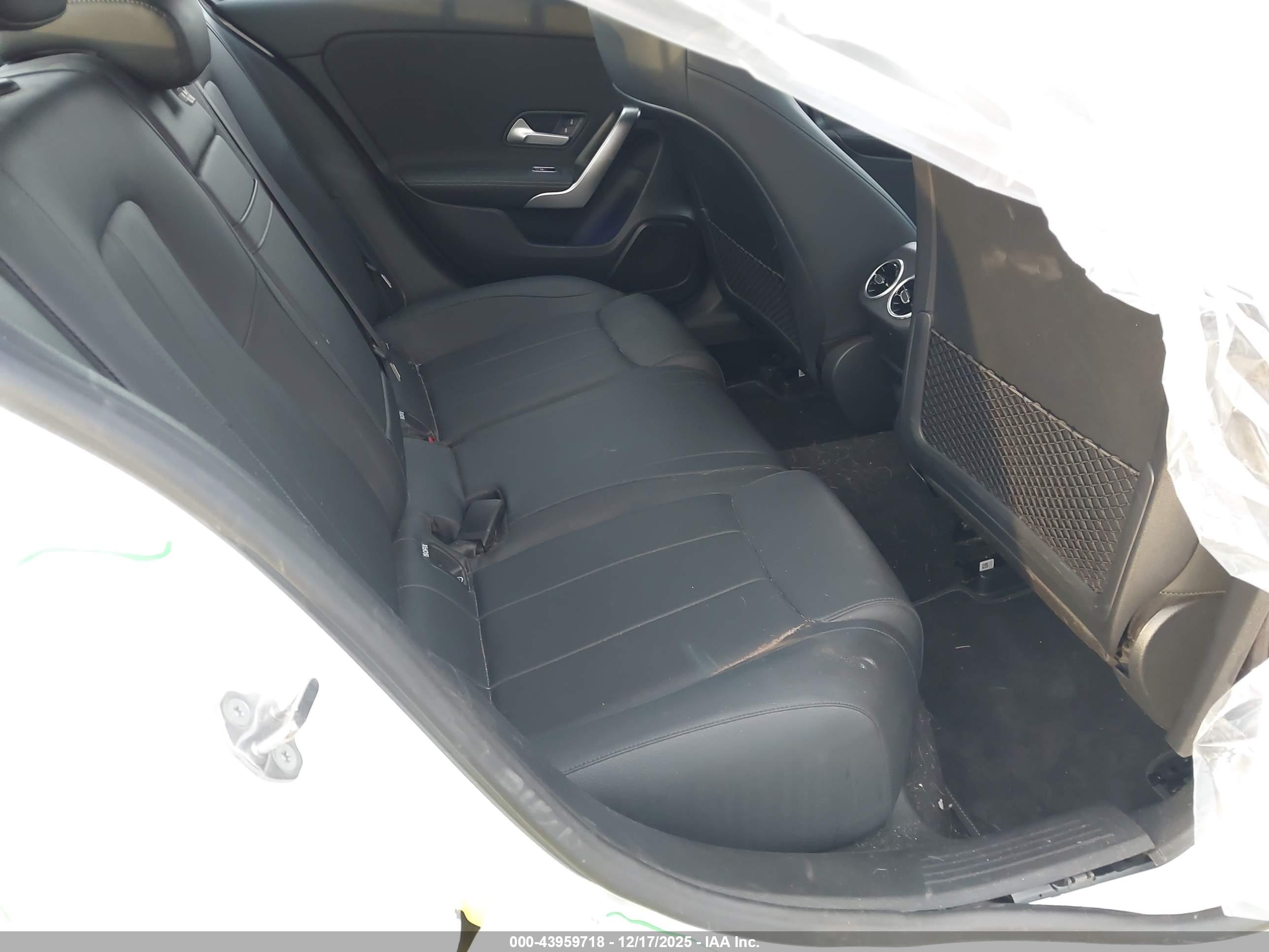 MERCEDES-BENZ A image 8