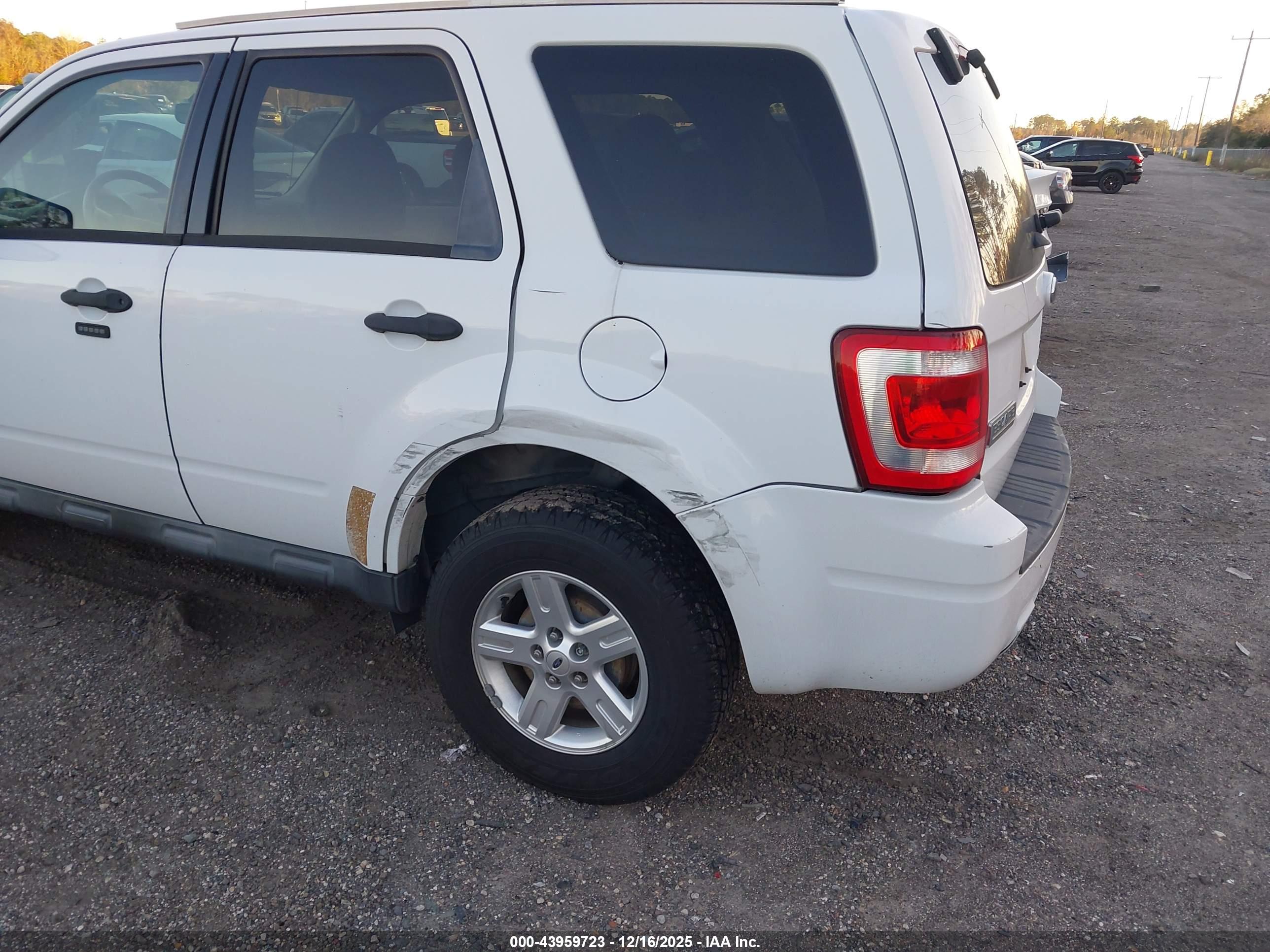 FORD ESCAPE image 6