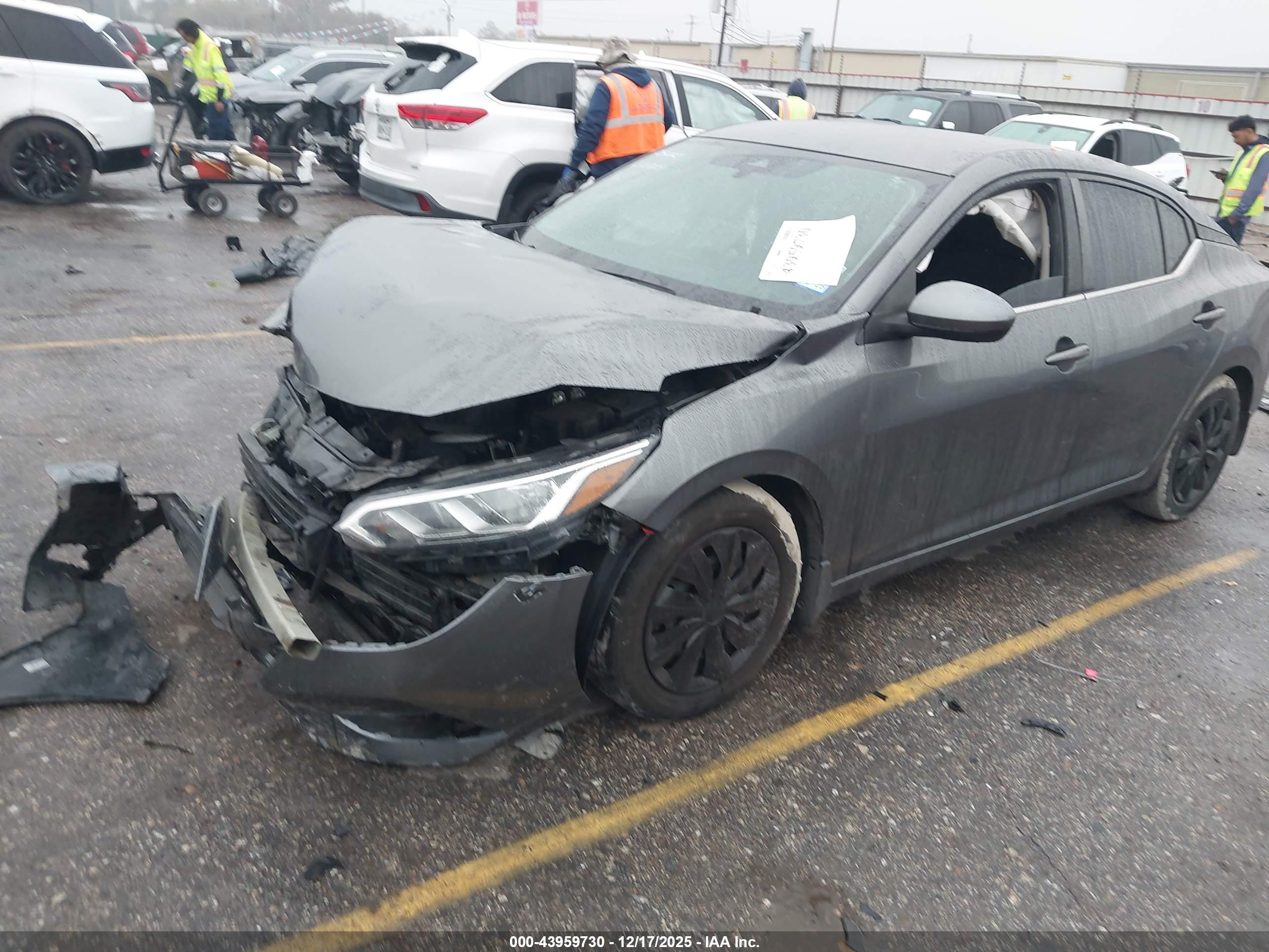 NISSAN SENTRA image 2